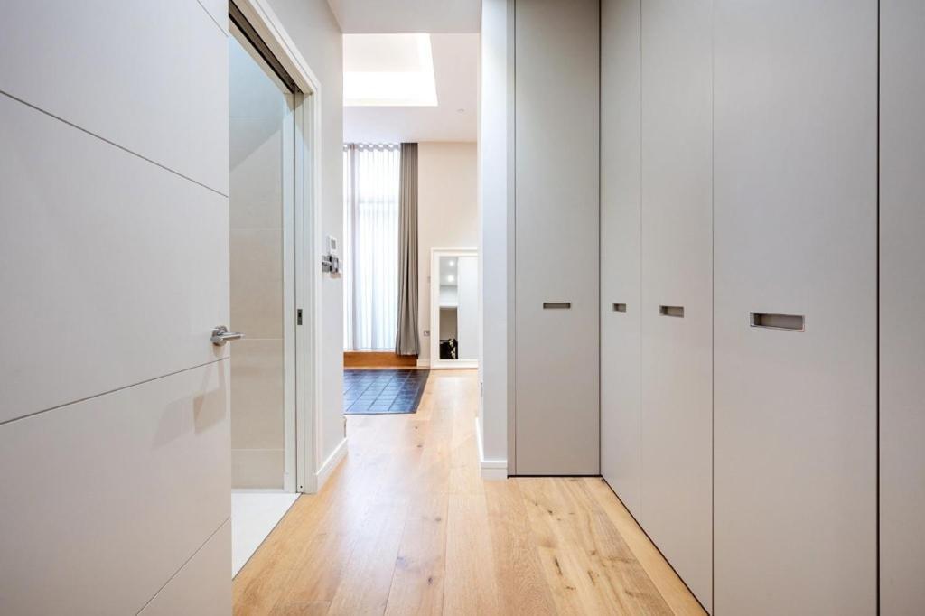 Three Bedroom, Leicester Square Duplex * Londres