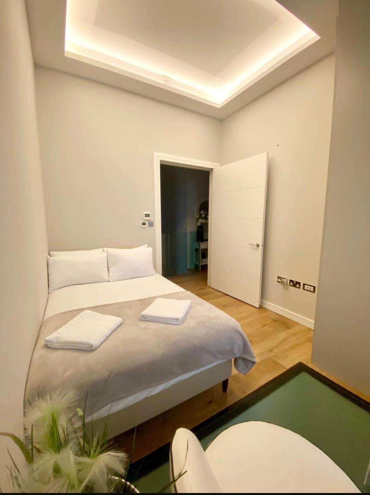 Three Bedroom, Leicester Square Duplex Hébergement de vacances