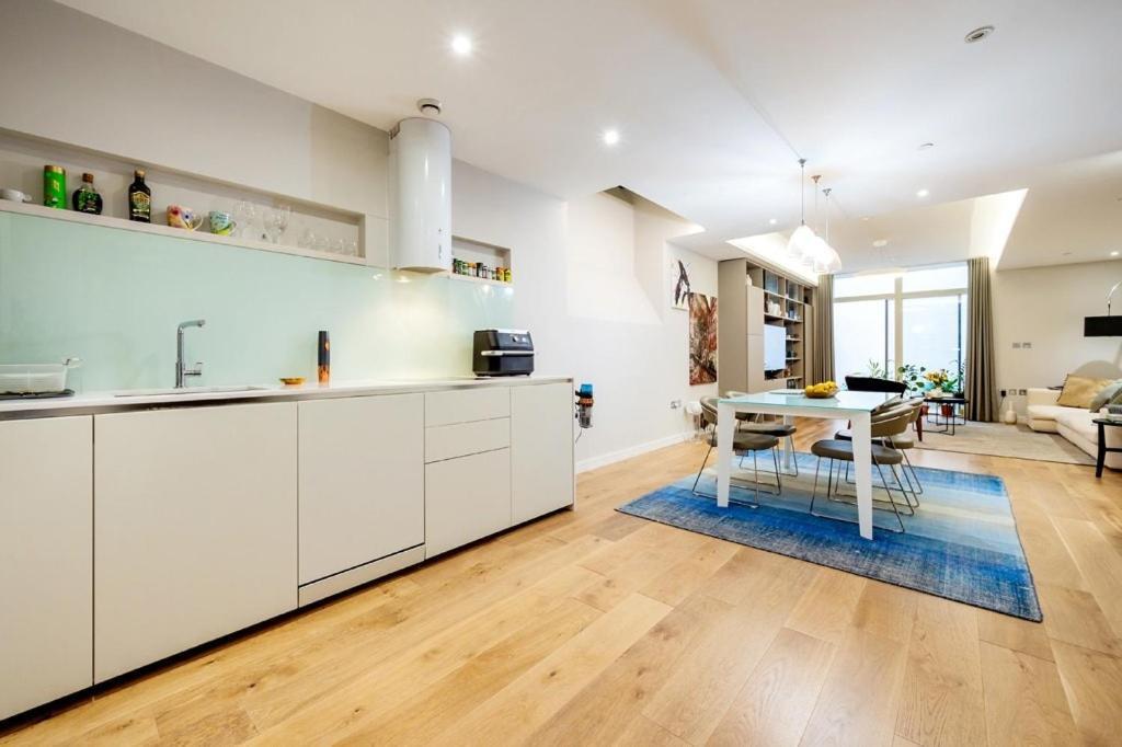 Three Bedroom, Leicester Square Duplex * Londres