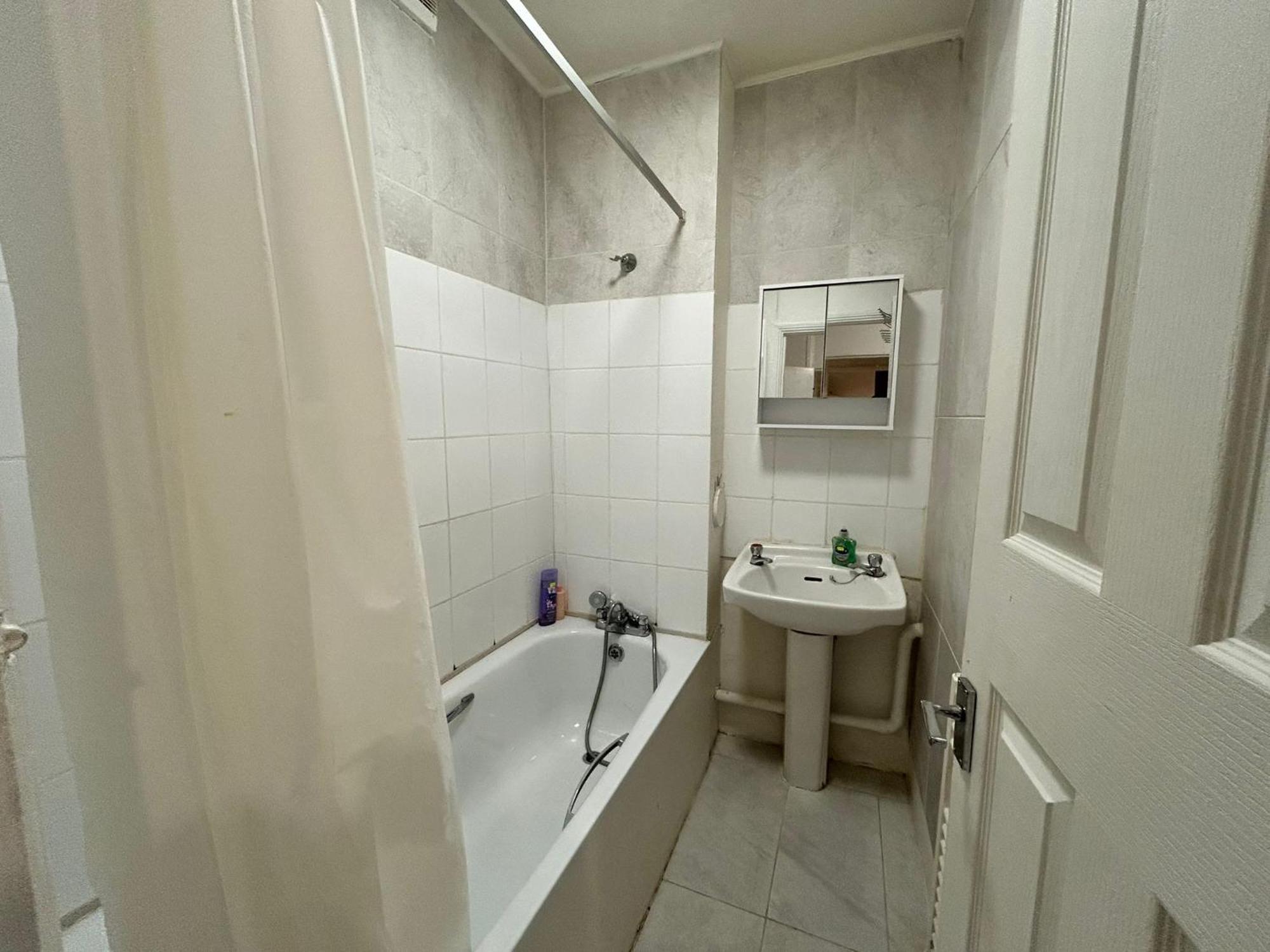 Ground Floor One Bedroom Flat Londra