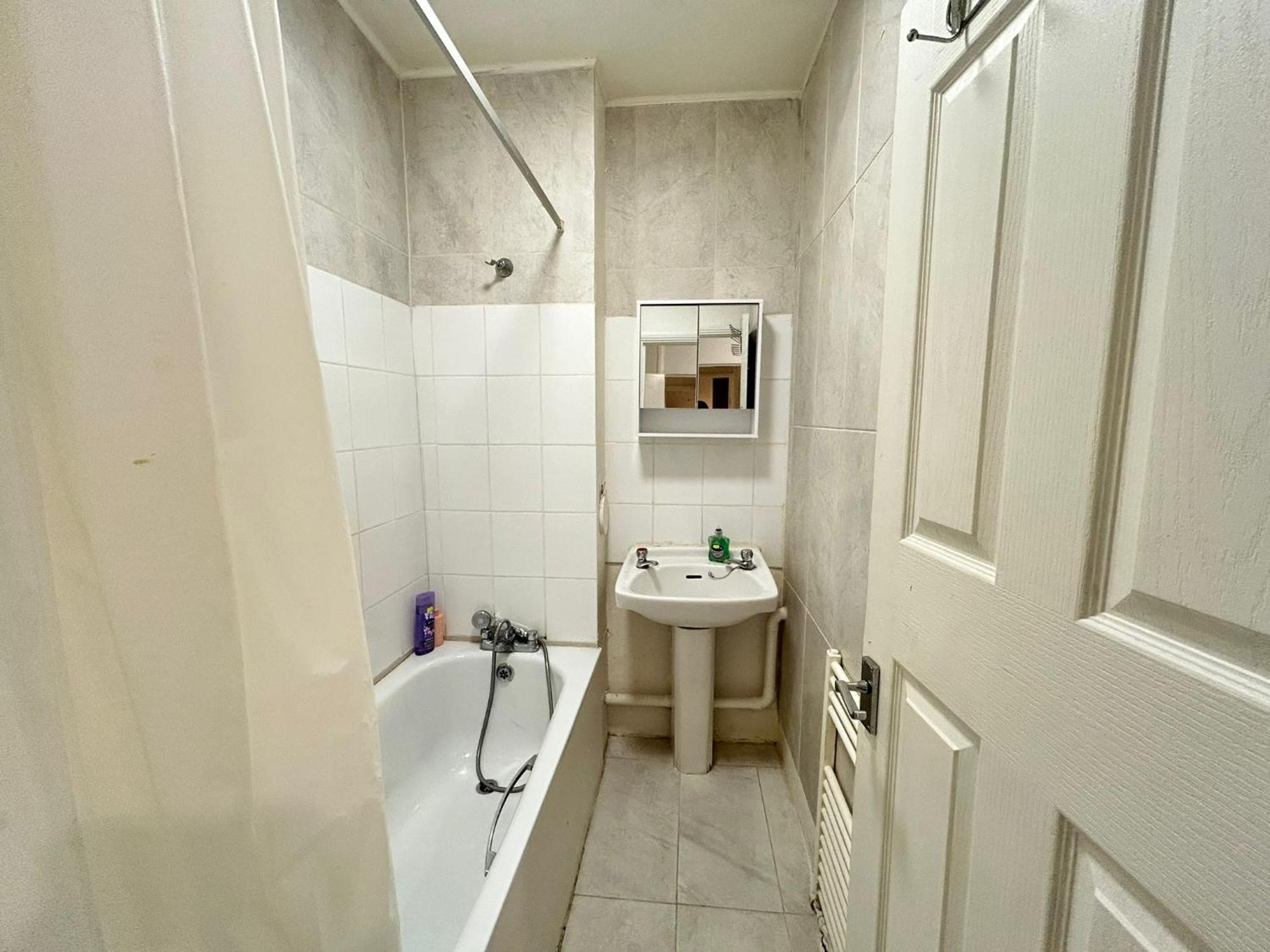 Ground Floor One Bedroom Flat Londra