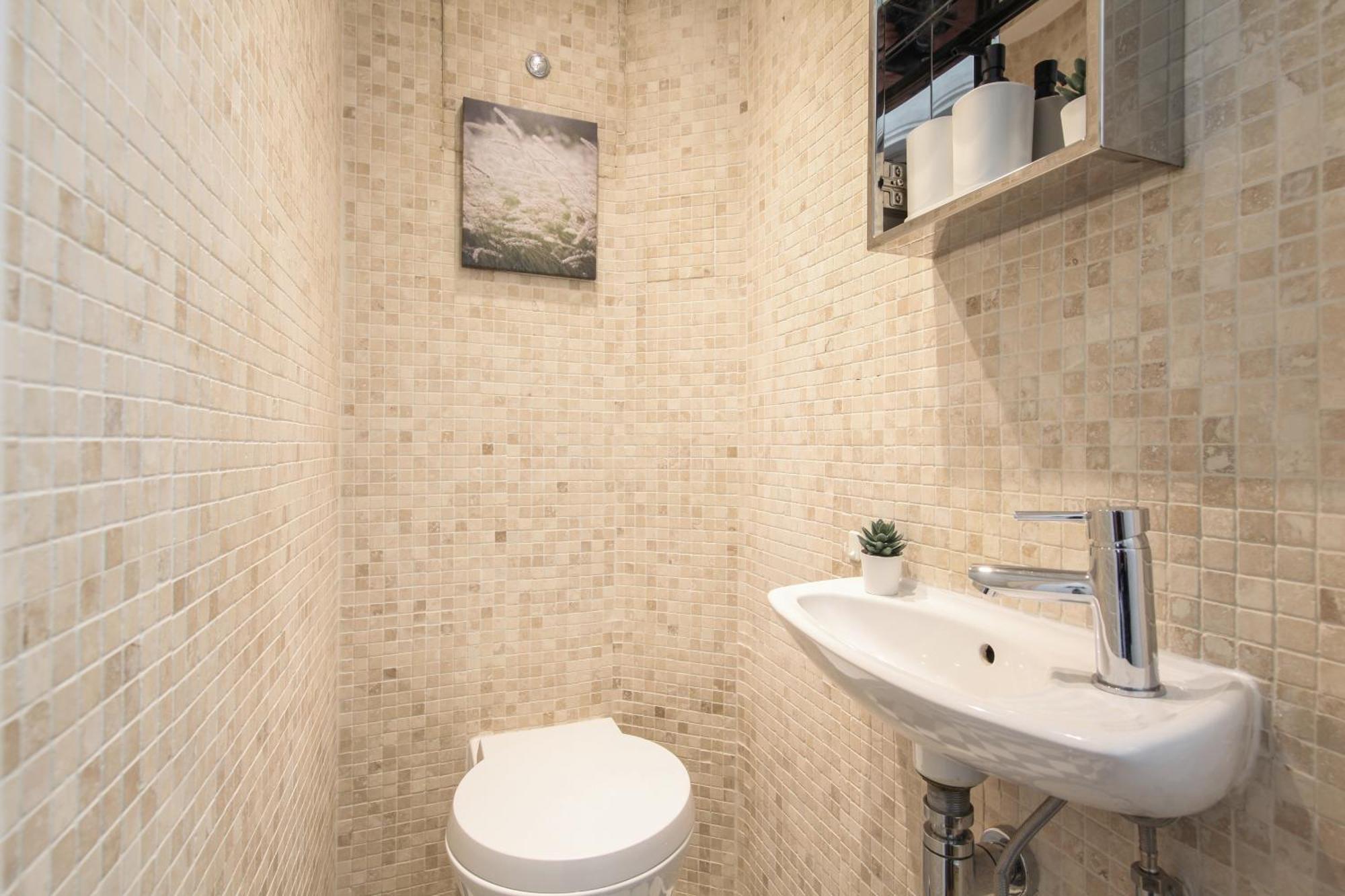 Chic 2br Loft-style In Queensway Appartamento