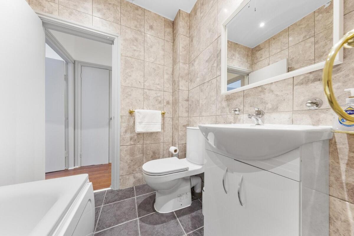 Appartement Luxury 2 Bedroom Balcony Kensington Flat For 6 Near Harrods & Next To Station! *