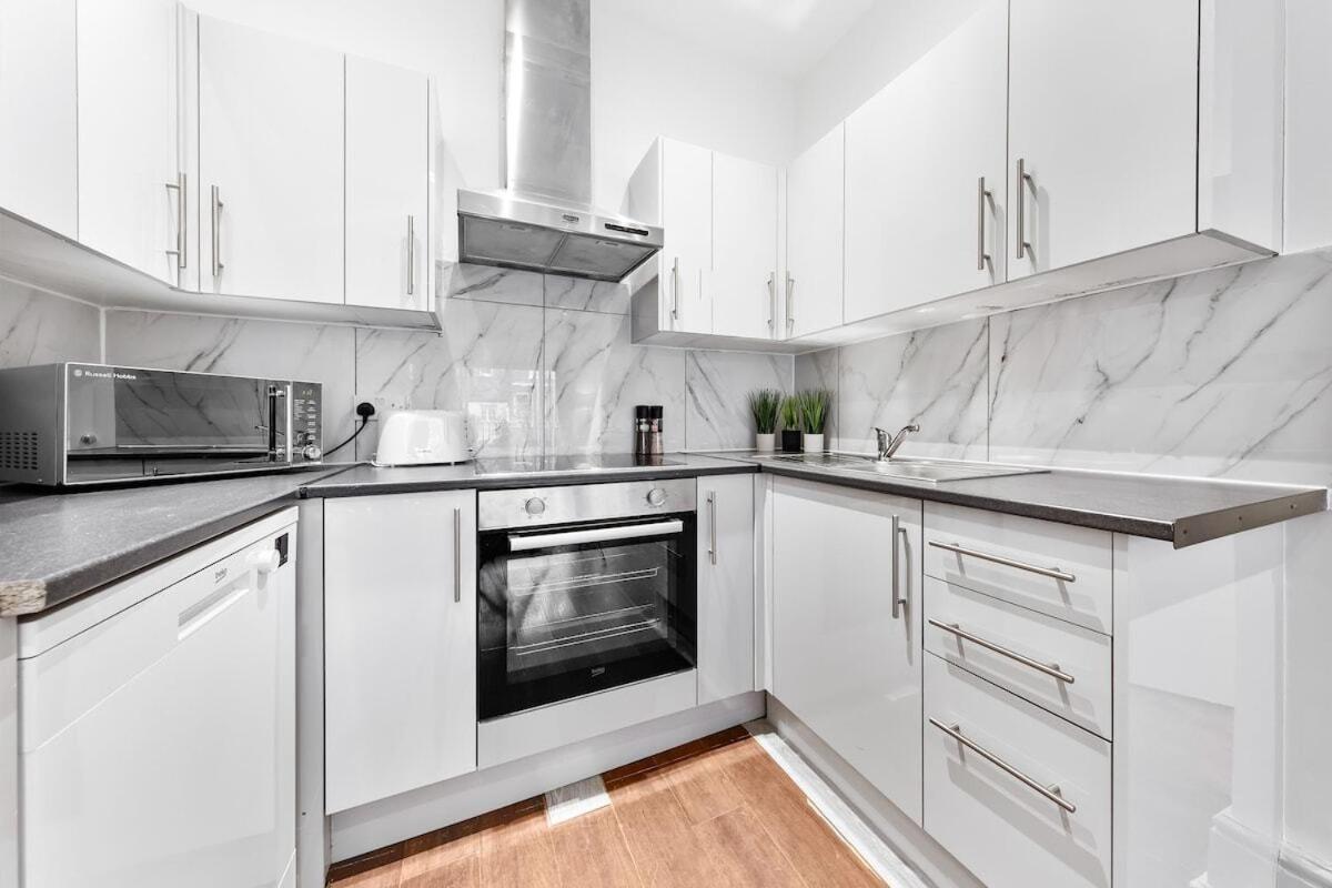Appartement Luxury 2 Bedroom Balcony Kensington Flat For 6 Near Harrods & Next To Station! *