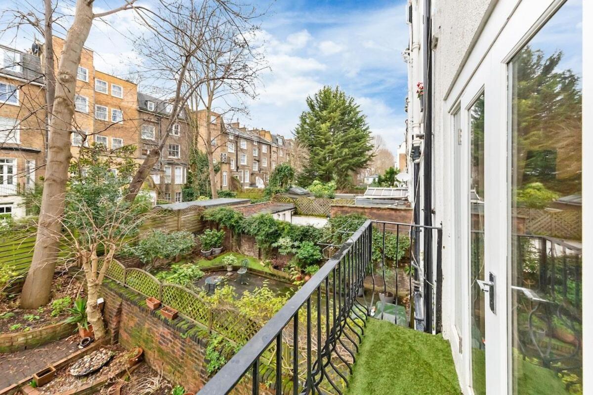 Appartement Luxury 2 Bedroom Balcony Kensington Flat For 6 Near Harrods & Next To Station! Londen