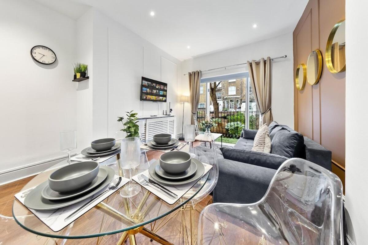 Luxury 2 Bedroom Balcony Kensington Flat For 6 Near Harrods & Next To Station! Appartement