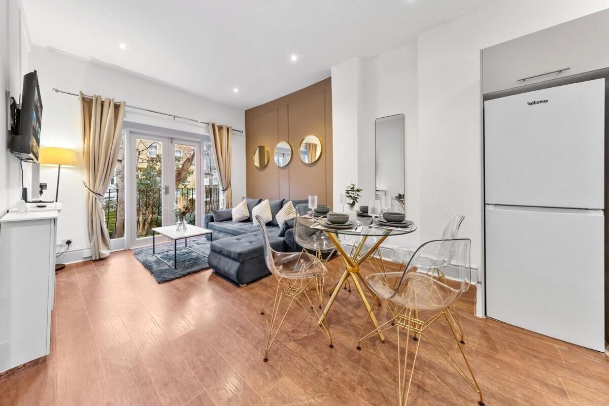 Luxury 2 Bedroom Balcony Kensington Flat For 6 Near Harrods & Next To Station! Appartement *