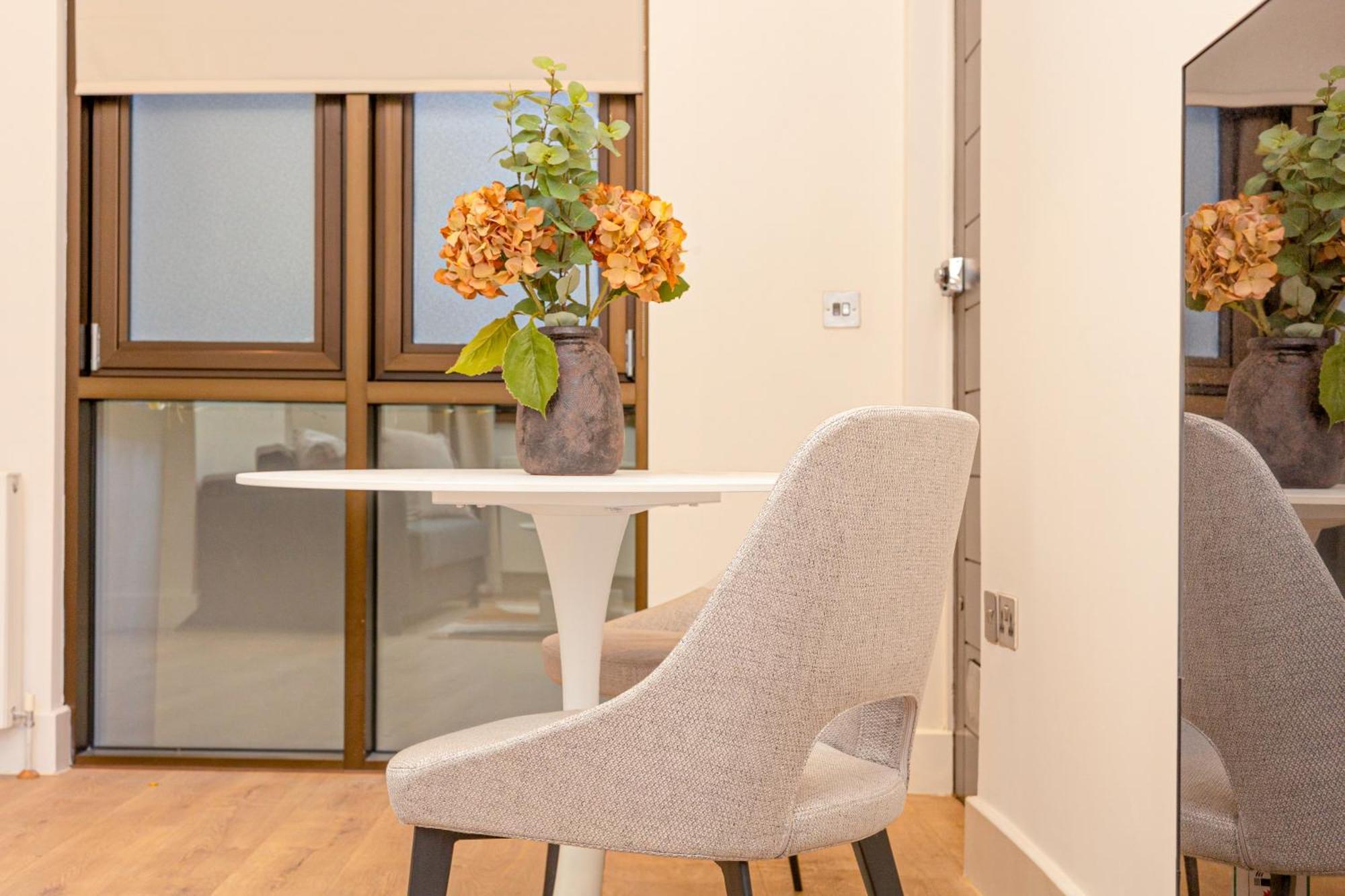 Amazing New 1br, 3 Min Blackfriars St! Londen