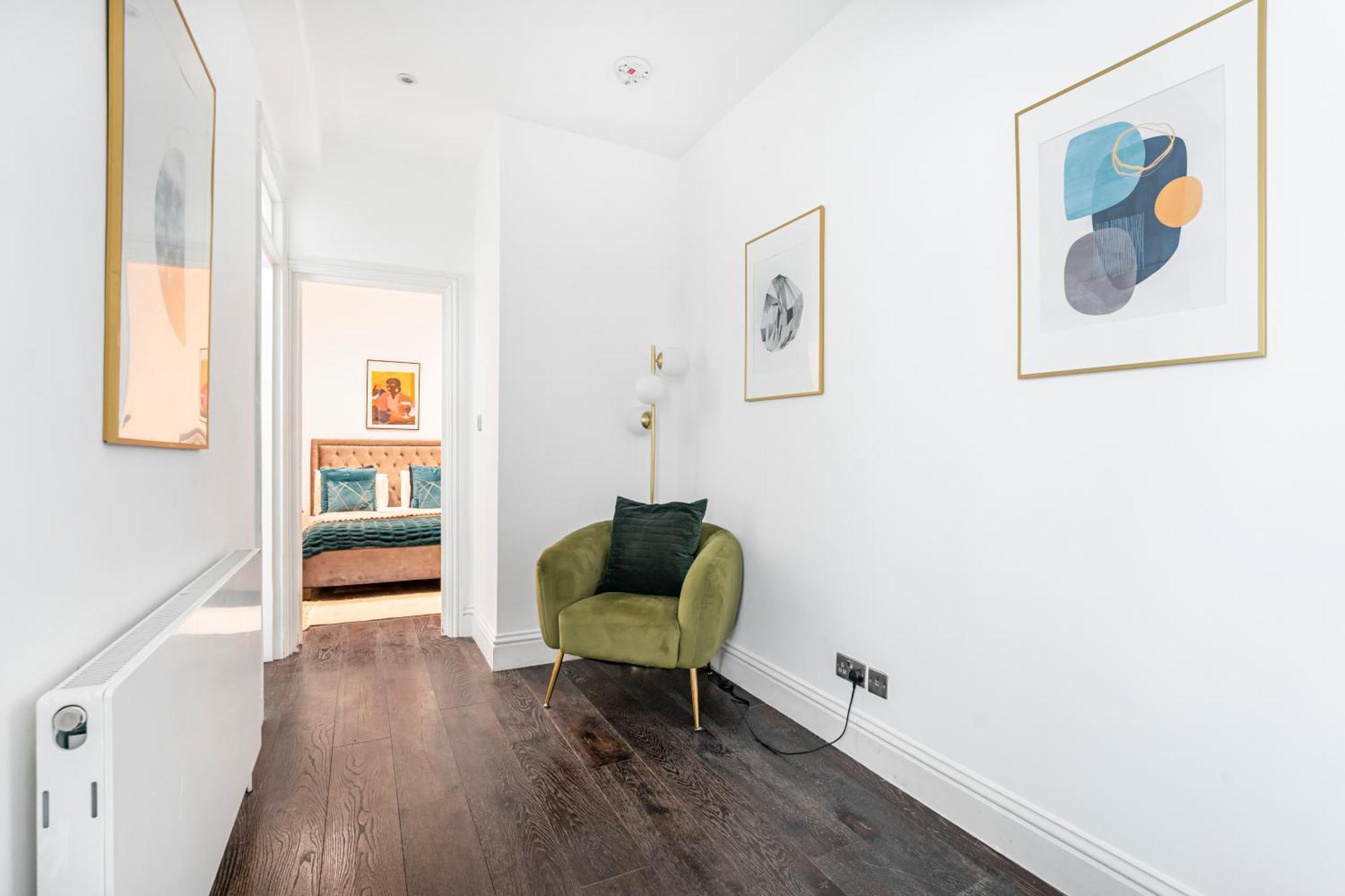 Classy High Ceilings 2 Bdr Next To Hyde Park Leilighet