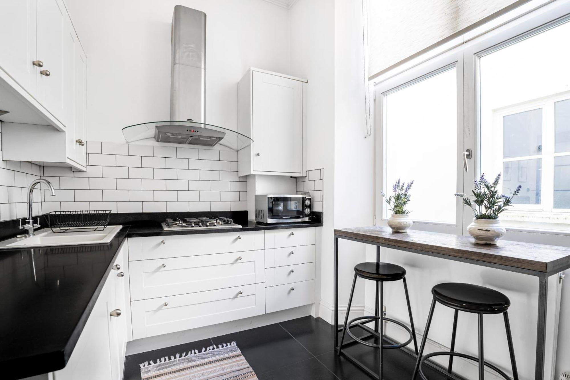Classy High Ceilings 2 Bdr Next To Hyde Park Leilighet *