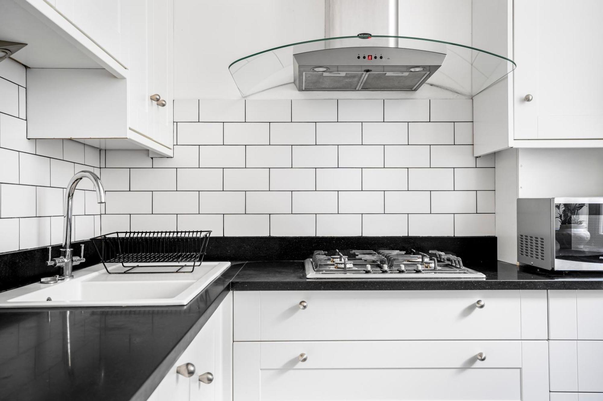 Classy High Ceilings 2 Bdr Next To Hyde Park Leilighet