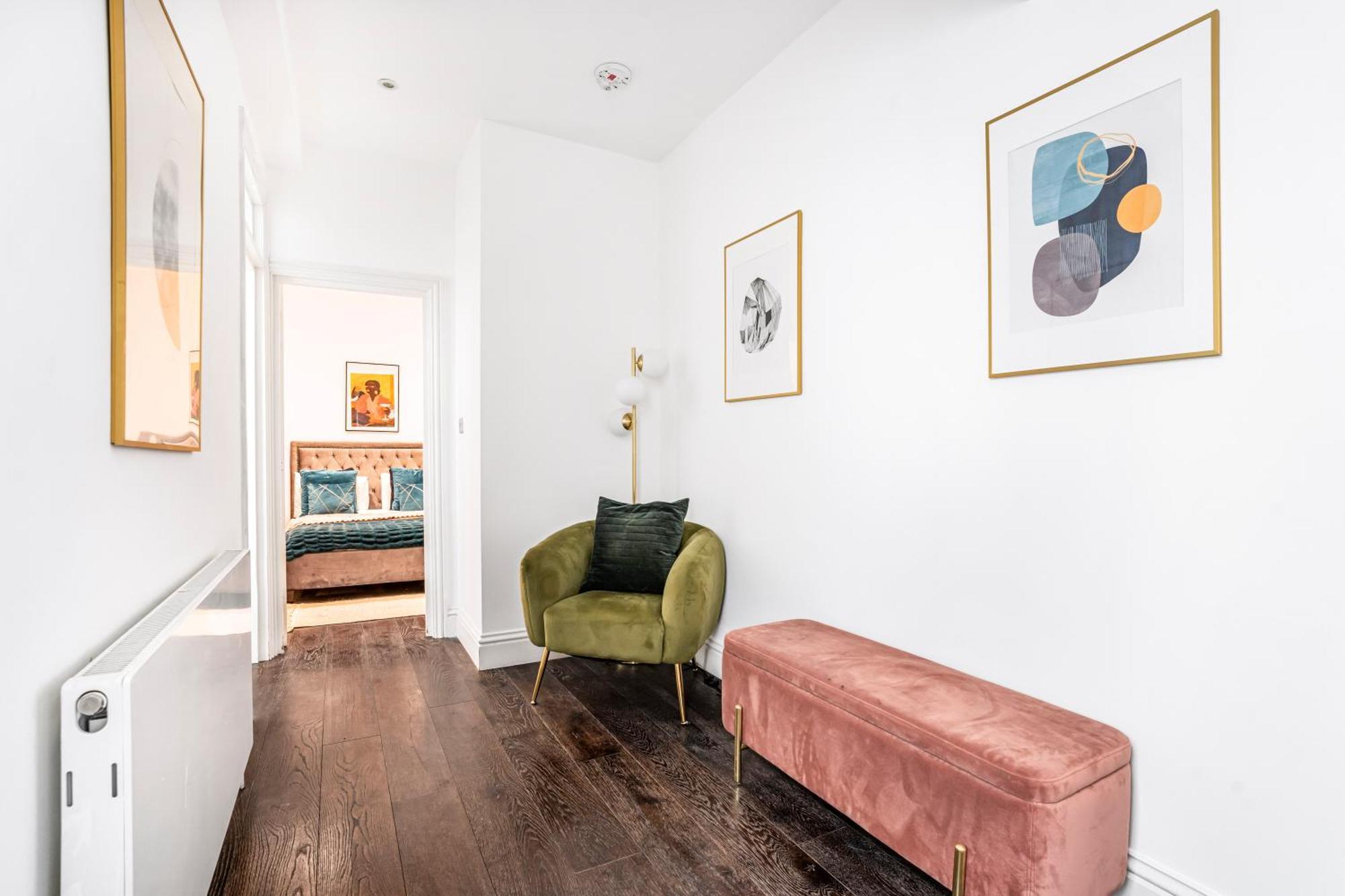 Classy High Ceilings 2 Bdr Next To Hyde Park Leilighet London