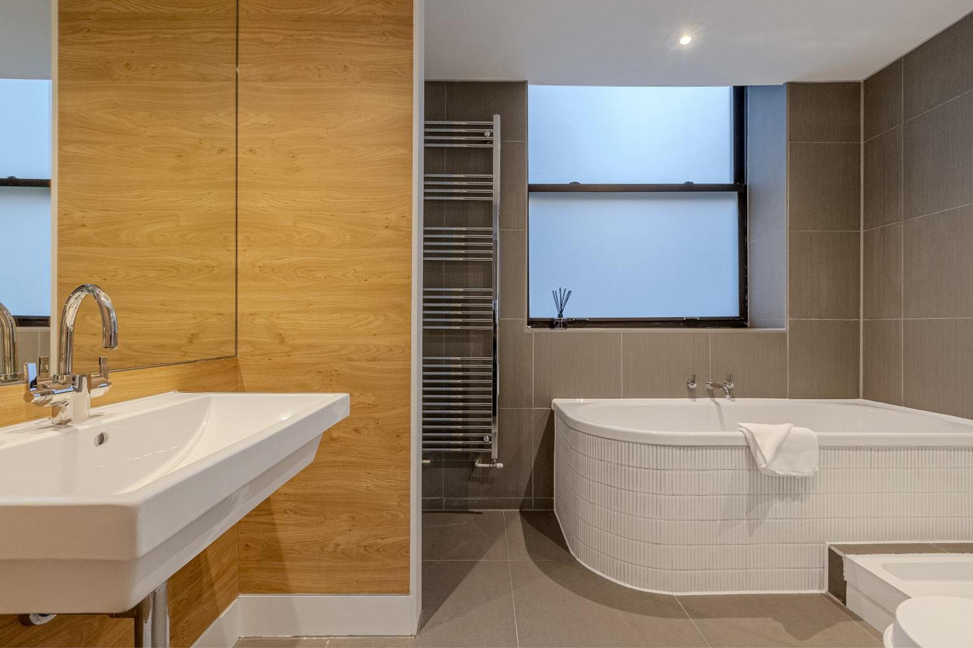 Brand New 1br, 3 Min To Blackfriars St! *