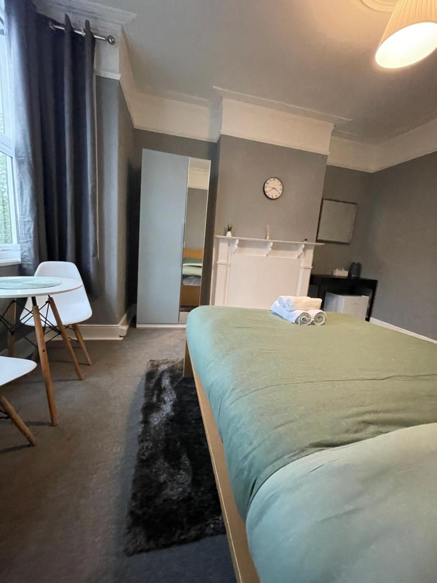 Gasthof Cosy Double A Stones Throw From Wembley Stadium *