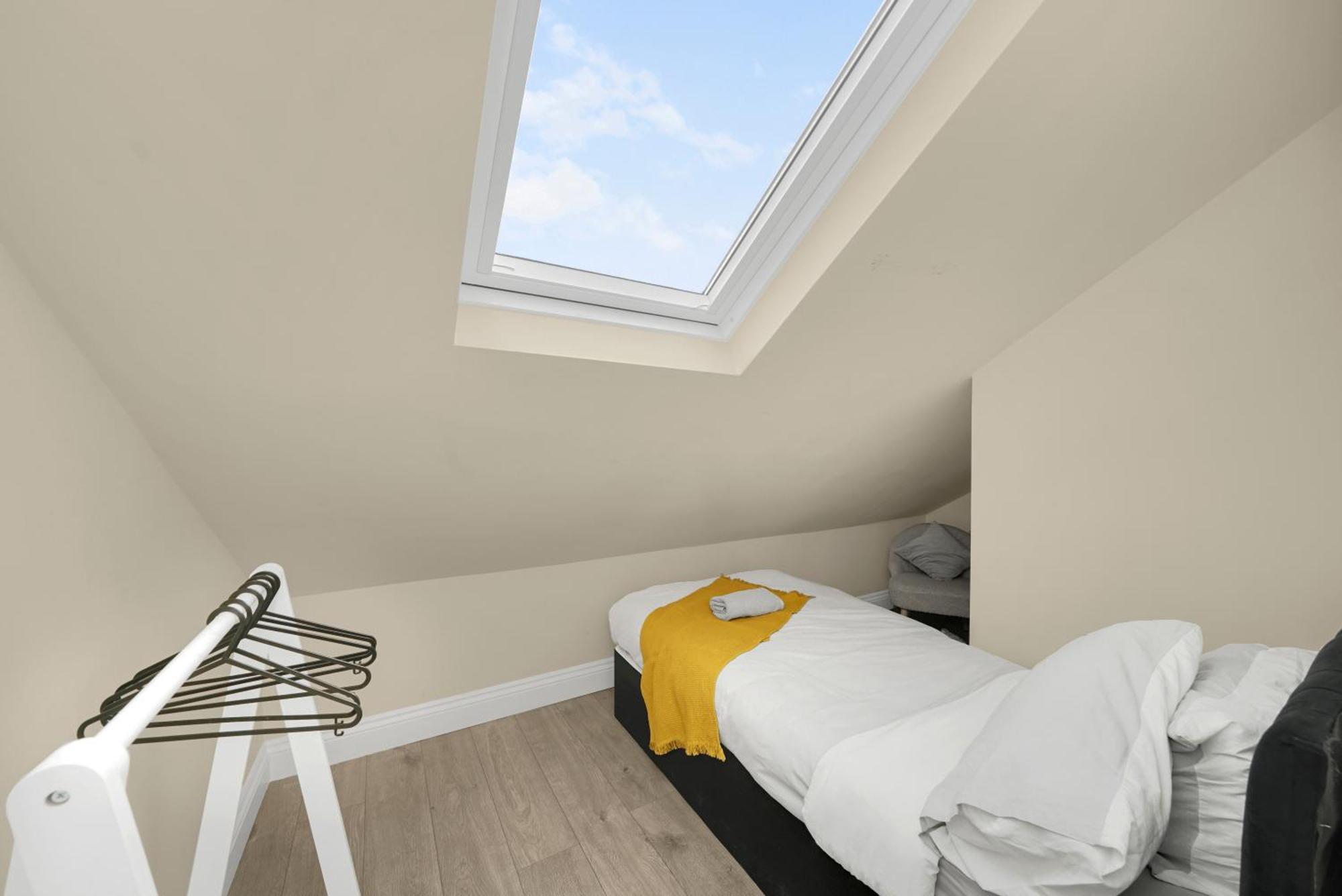 Appartement Cosy On Elizabeth Line - Free Parking Londen