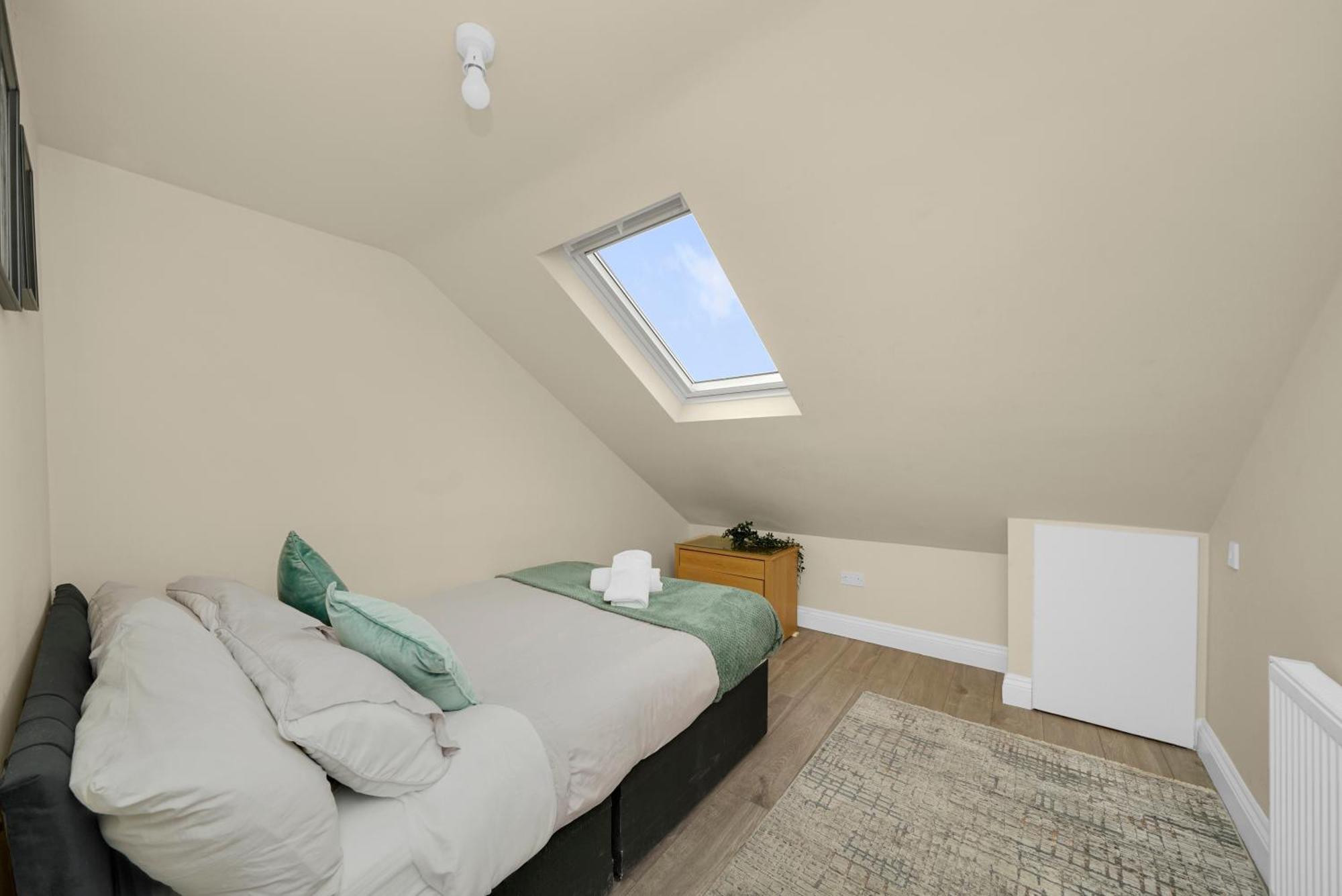 Cosy On Elizabeth Line - Free Parking Appartement *