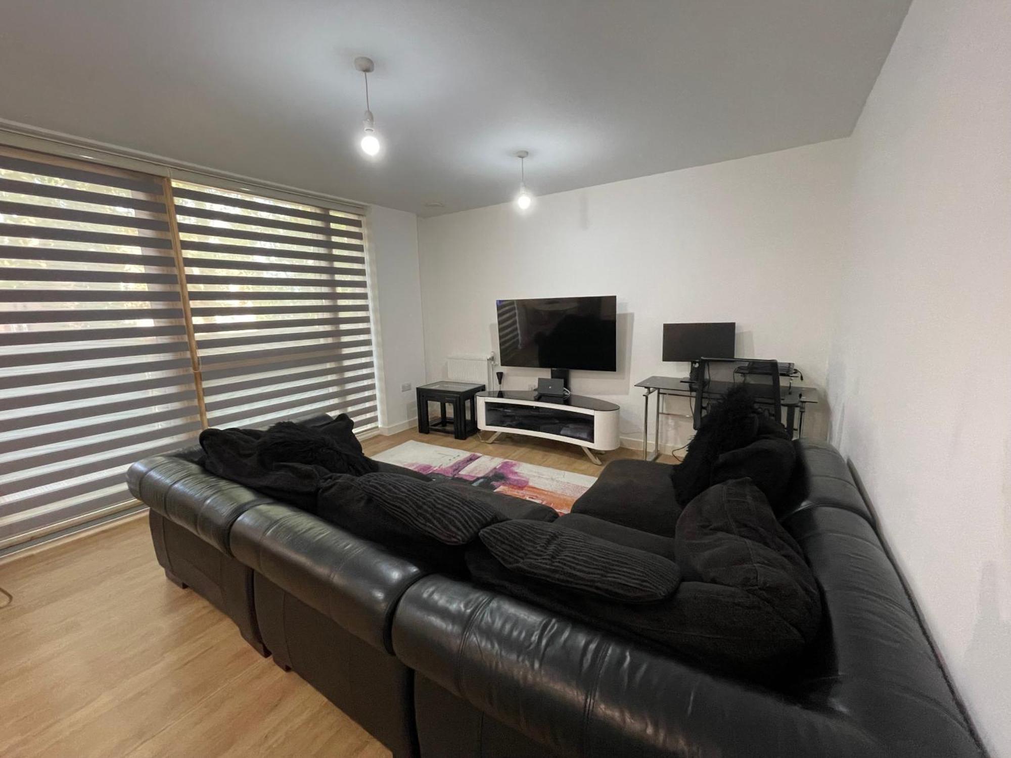 Apartment 2br-sleeps4-parking-balcony-nearcitycentre London