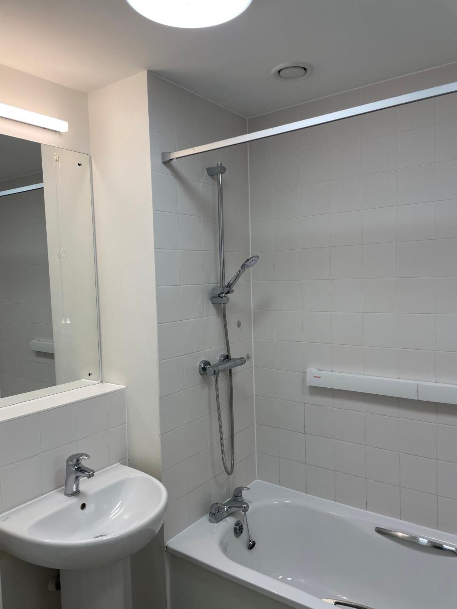 Apartment 2br-sleeps4-parking-balcony-nearcitycentre