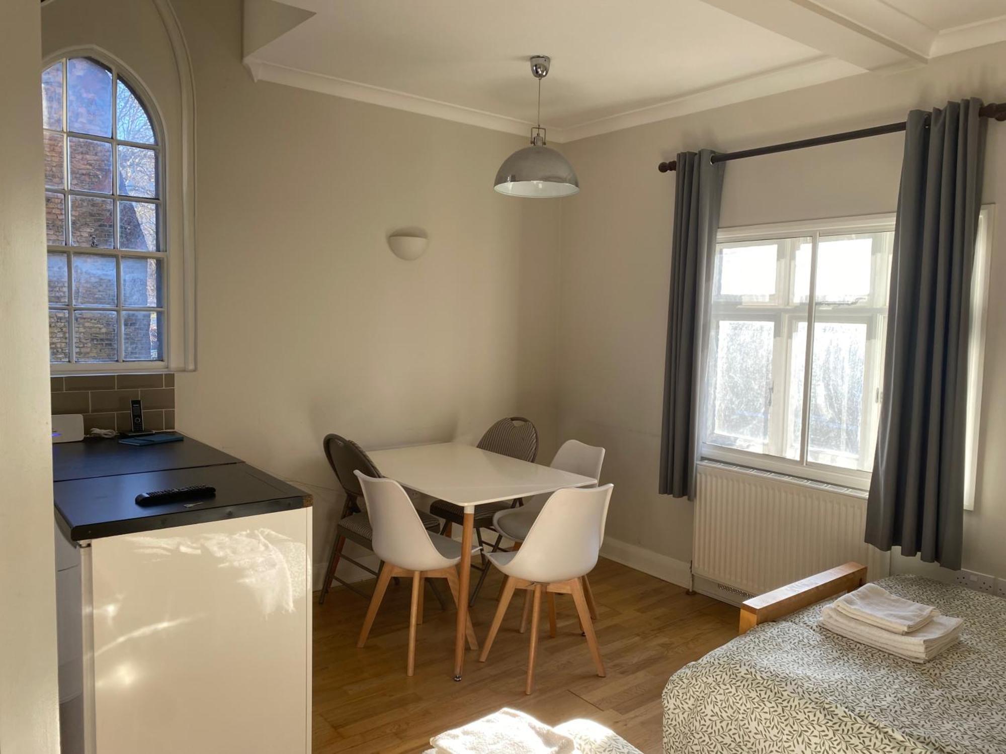 Victorian Building - Sleeps 5 - Pet Friendly London
