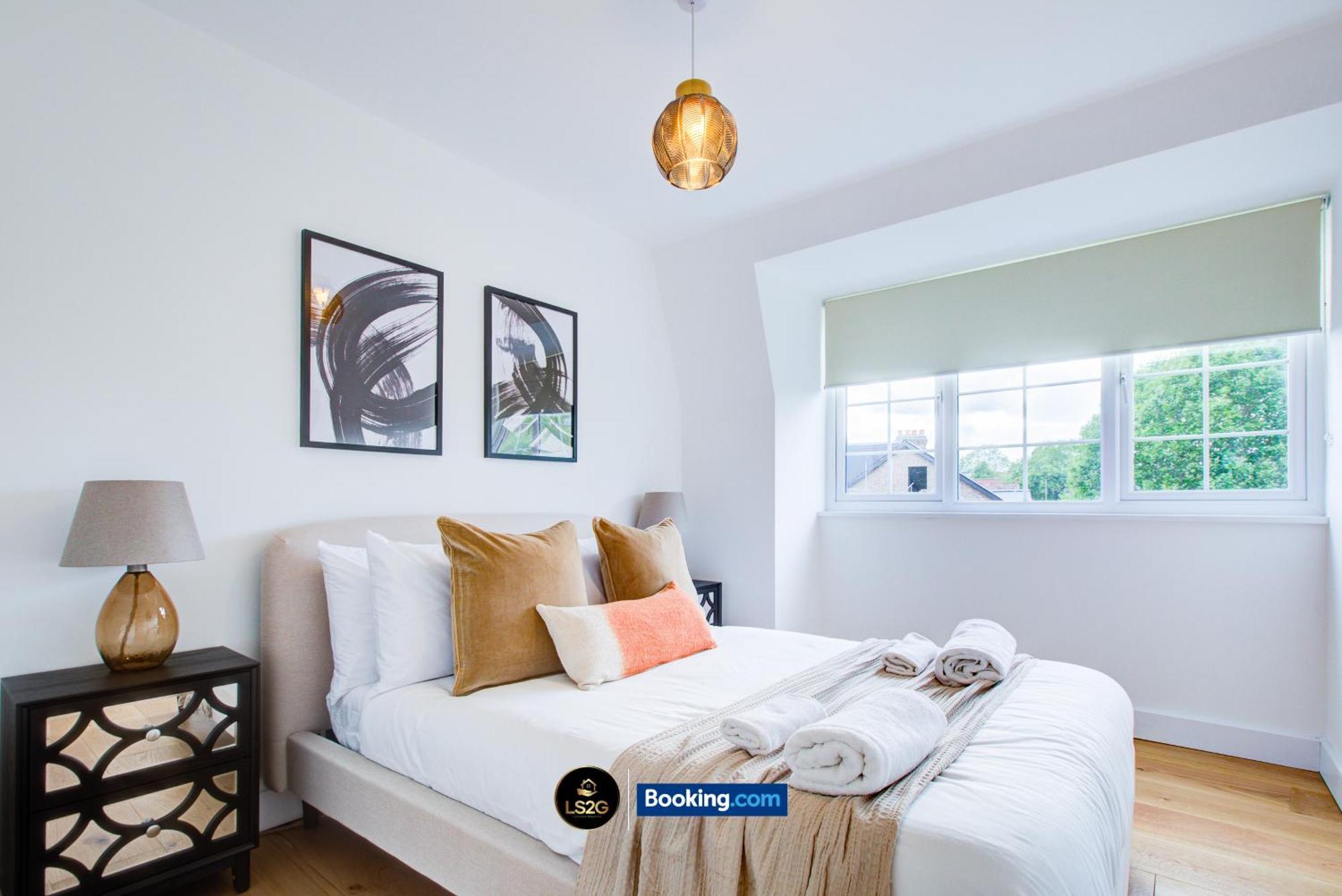 Appartamento Stylish 2 Bedroom Flat By Ls2g Short Lets & Serviced Greater With Balcony And Easy Access Londra