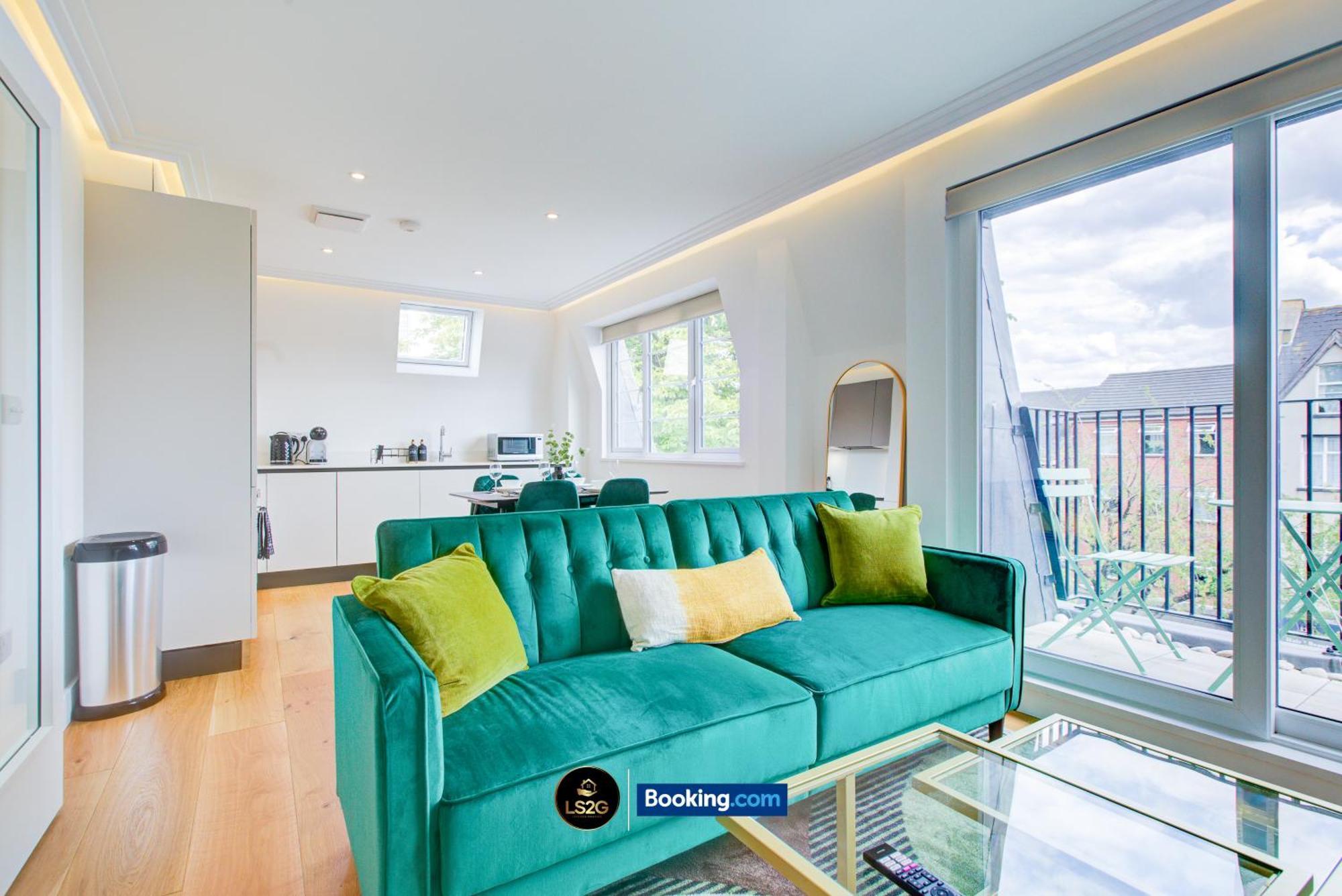Appartamento Stylish 2 Bedroom Flat By Ls2g Short Lets & Serviced Greater With Balcony And Easy Access Londra