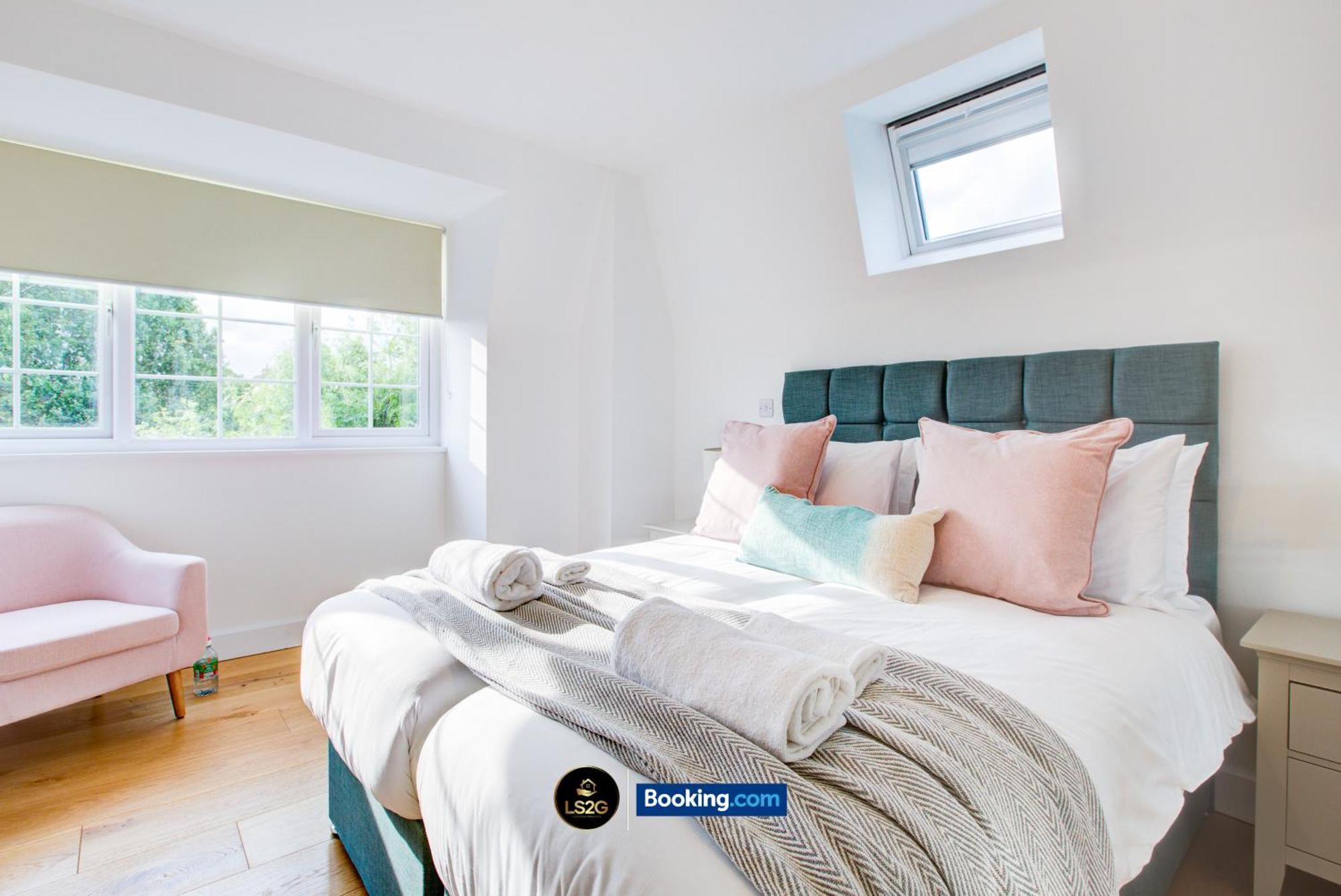 Stylish 2 Bedroom Flat By Ls2g Short Lets & Serviced Greater With Balcony And Easy Access * Londra