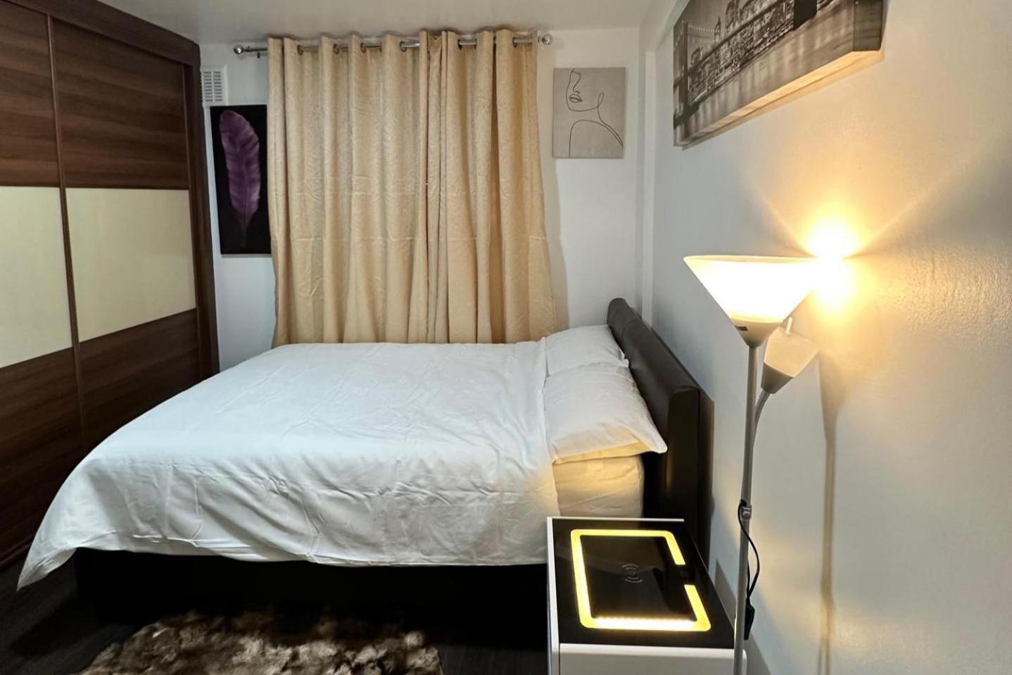 Stylish 1br W Fireplace & High-speed Wifi London