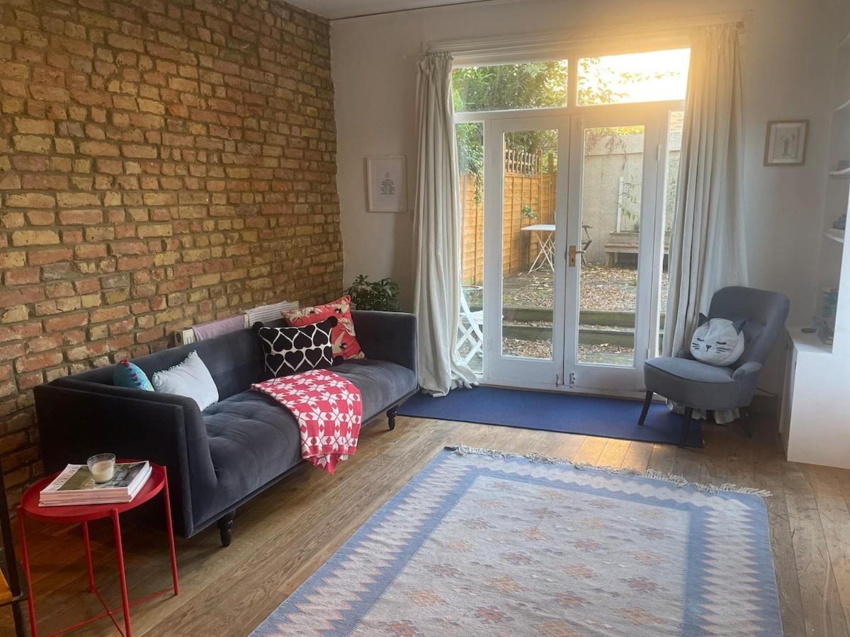 Charming 10 Mins From Apartment London