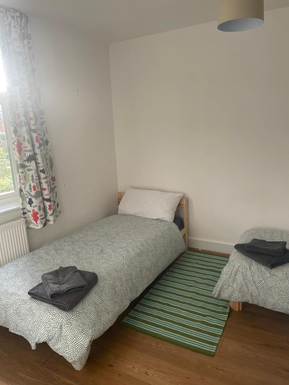 Charming 10 Mins From Apartment London