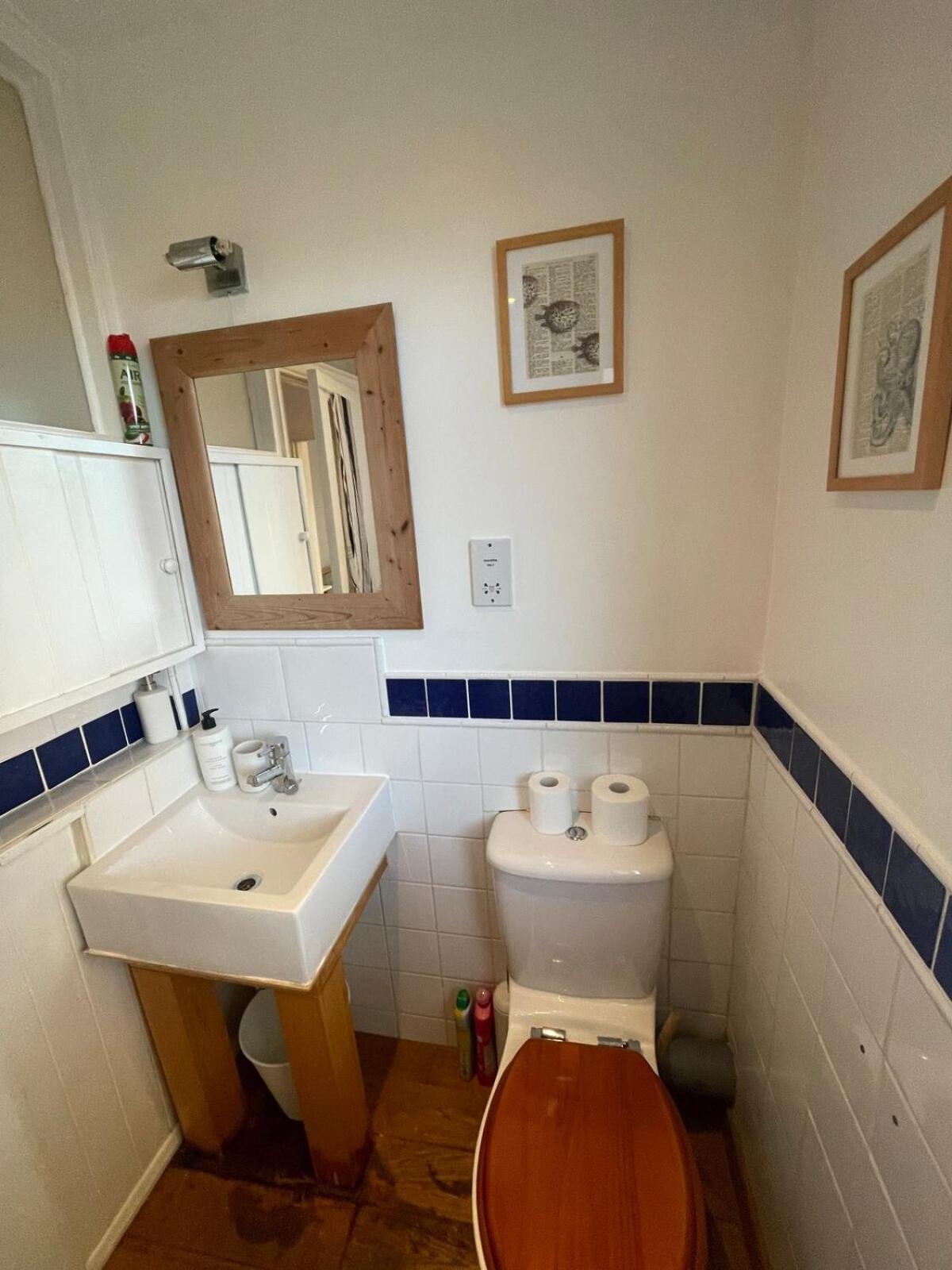 Charming 10 Mins From * London