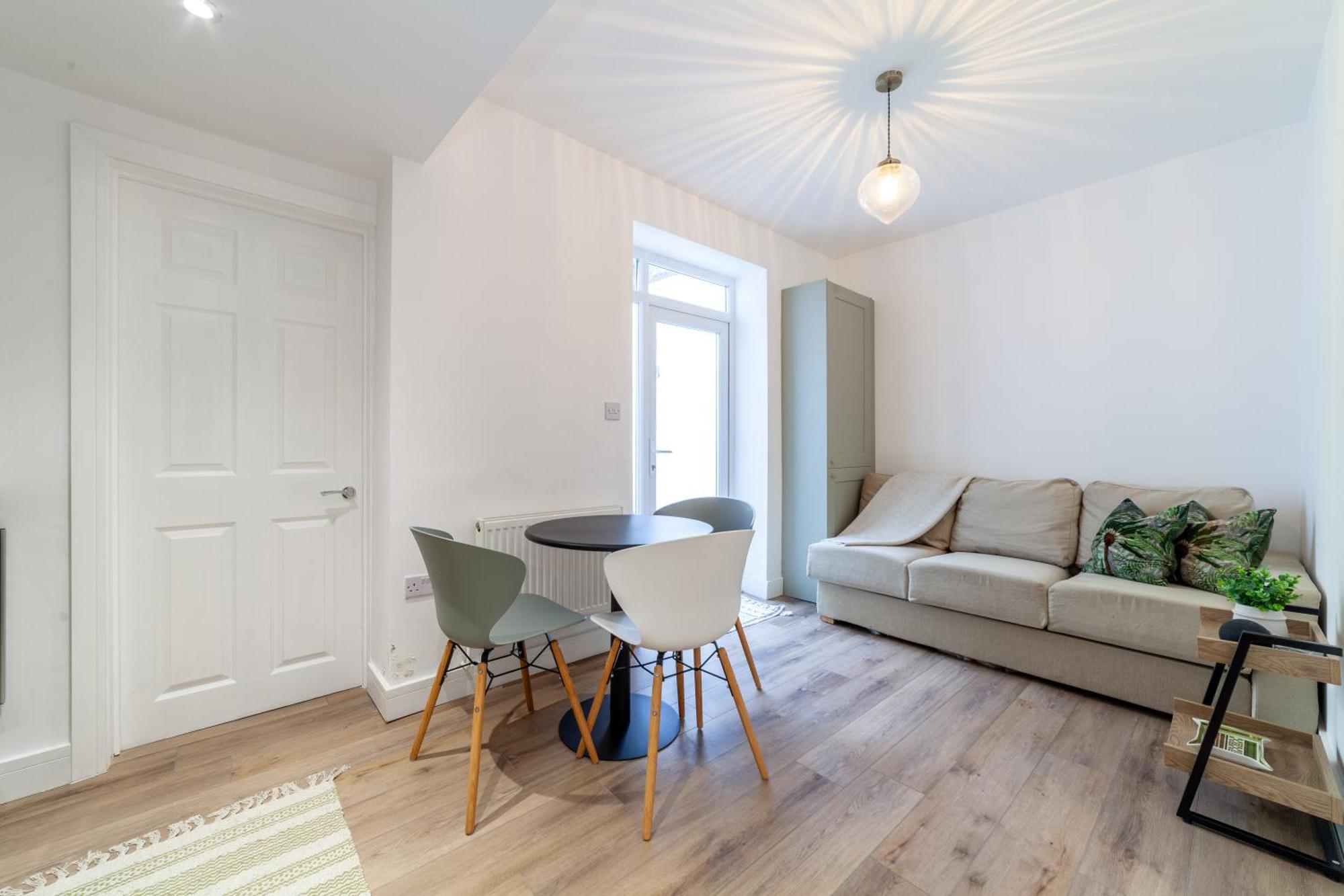 Renovated 2br Flat With Garden, Hammersmith * London