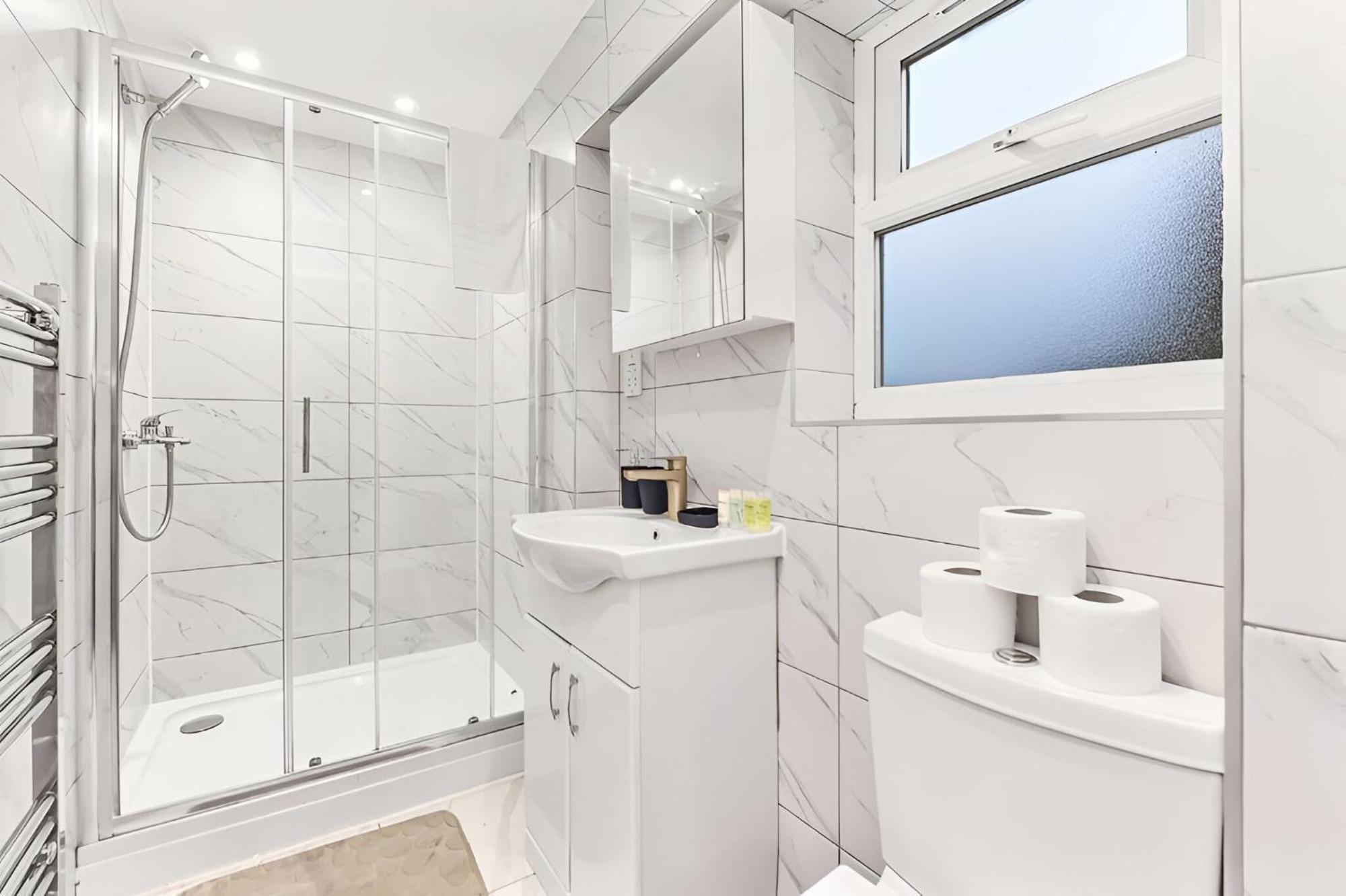 Apartment Convenient 1br Flat With Kitchen, Perfect For Two!