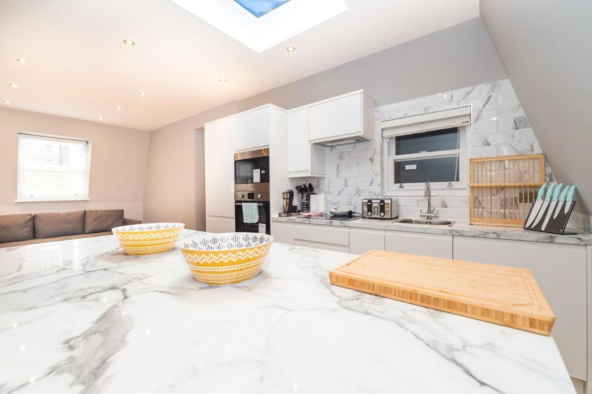 Appartement Modern Two-bedroom In Paddington Londen