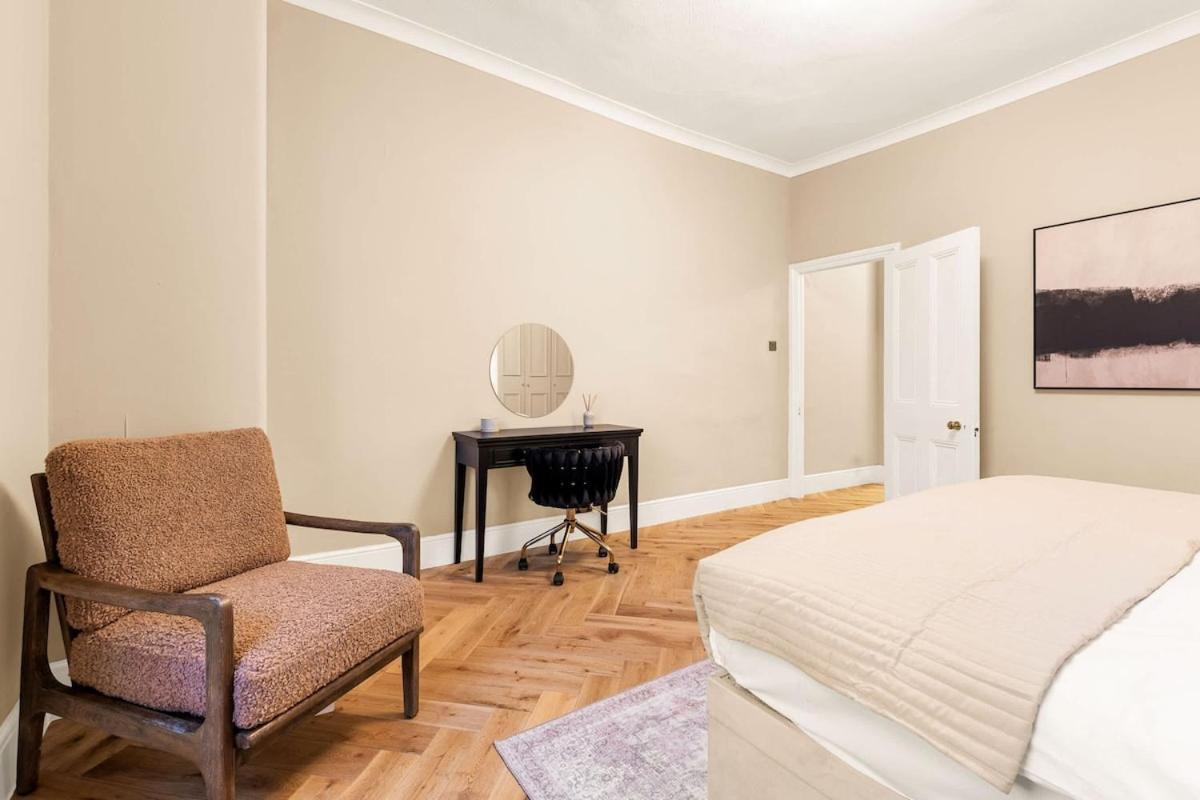 Superb 2 Bedroom Retreat In Belsize Park Lägenhet London