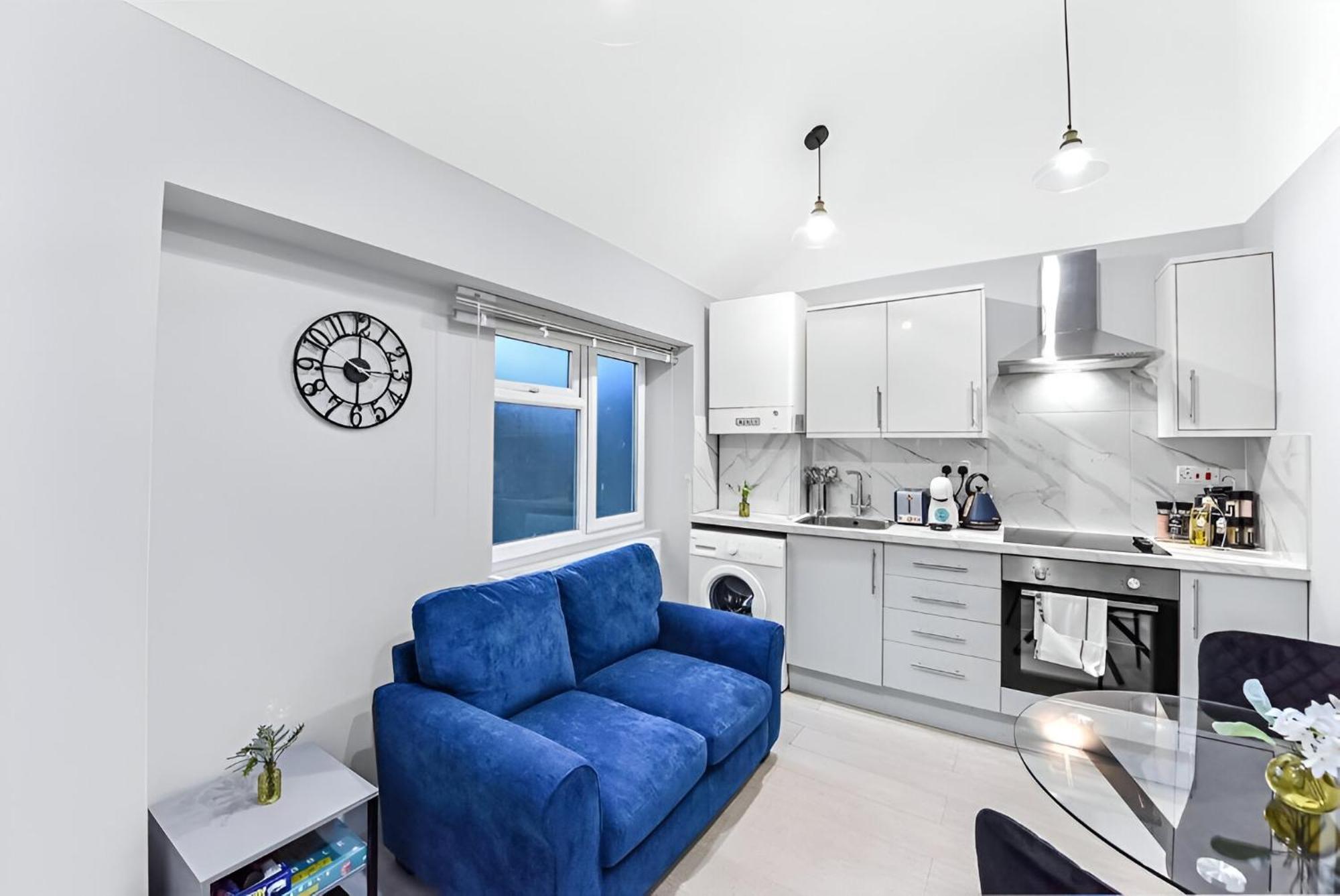 Apartment Convenient 1br Flat With Kitchen, Perfect For Two!