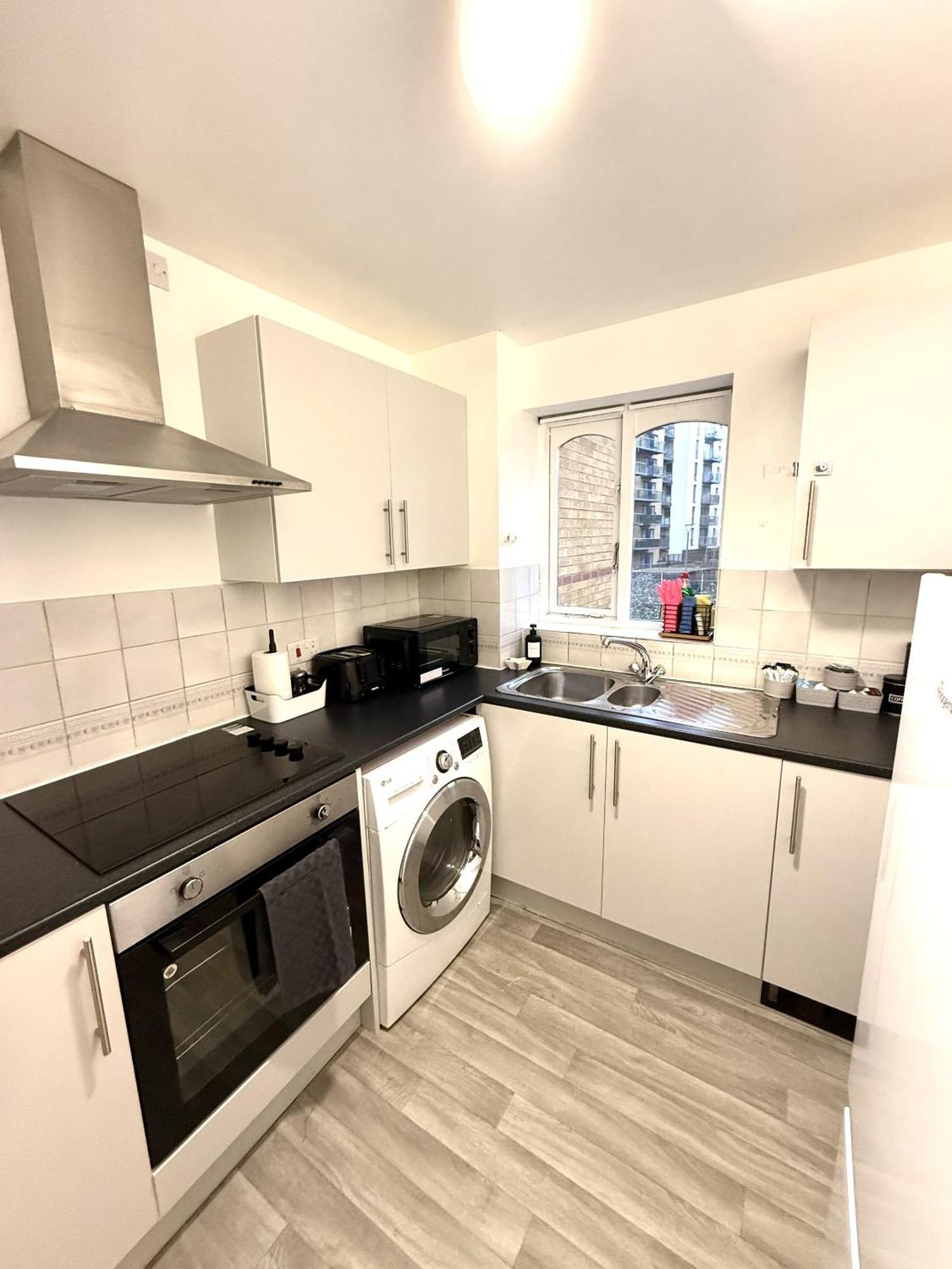 2 Bed In Greenwich, Free Parking, Dlr Apartment London