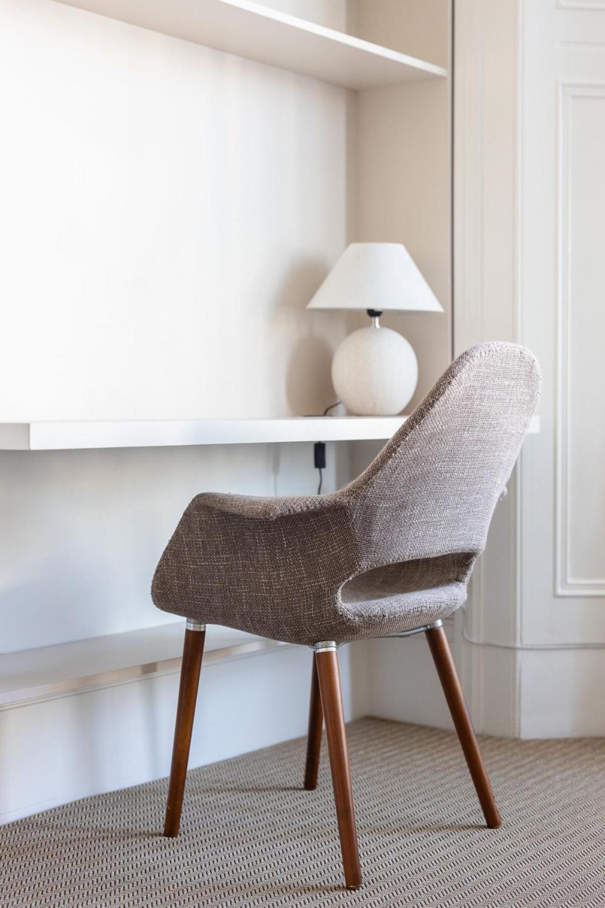 Elegant 1 Bed Kensington Flat- Sleeps 4 Apartment