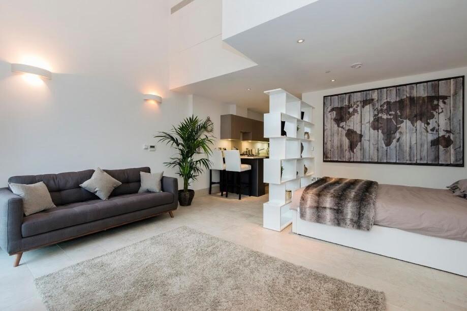 Lägenhet Elegant Penthouse Retreat Near Bridgecheckhostprofile London