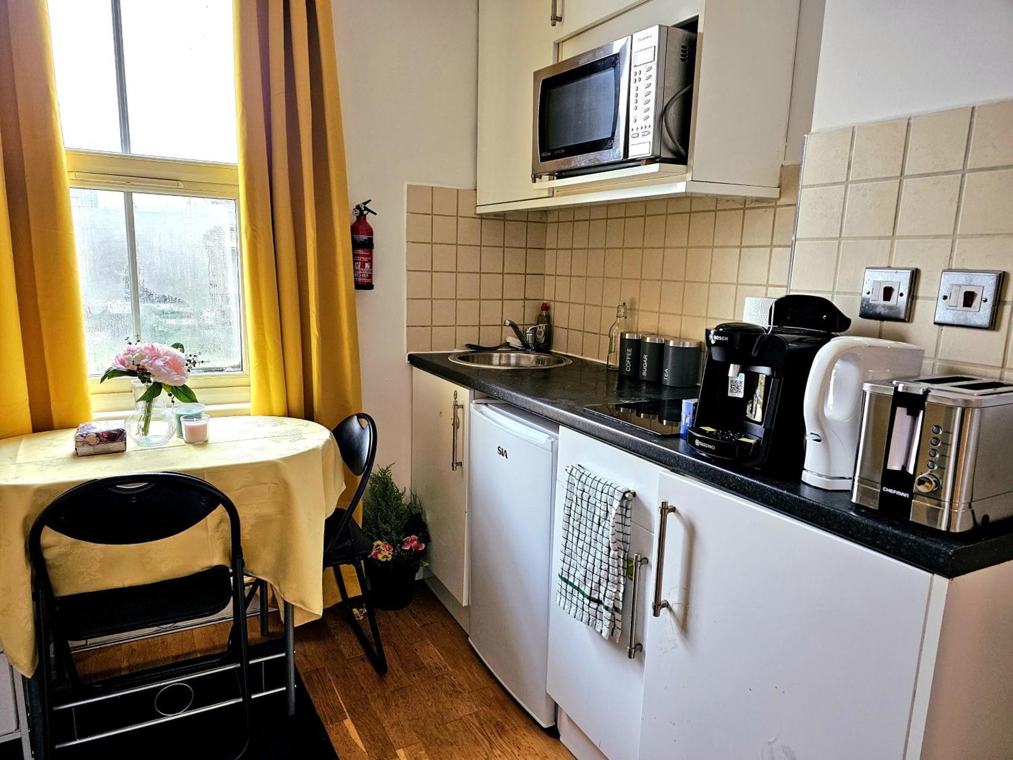 Elegant Spacious In Apartment London