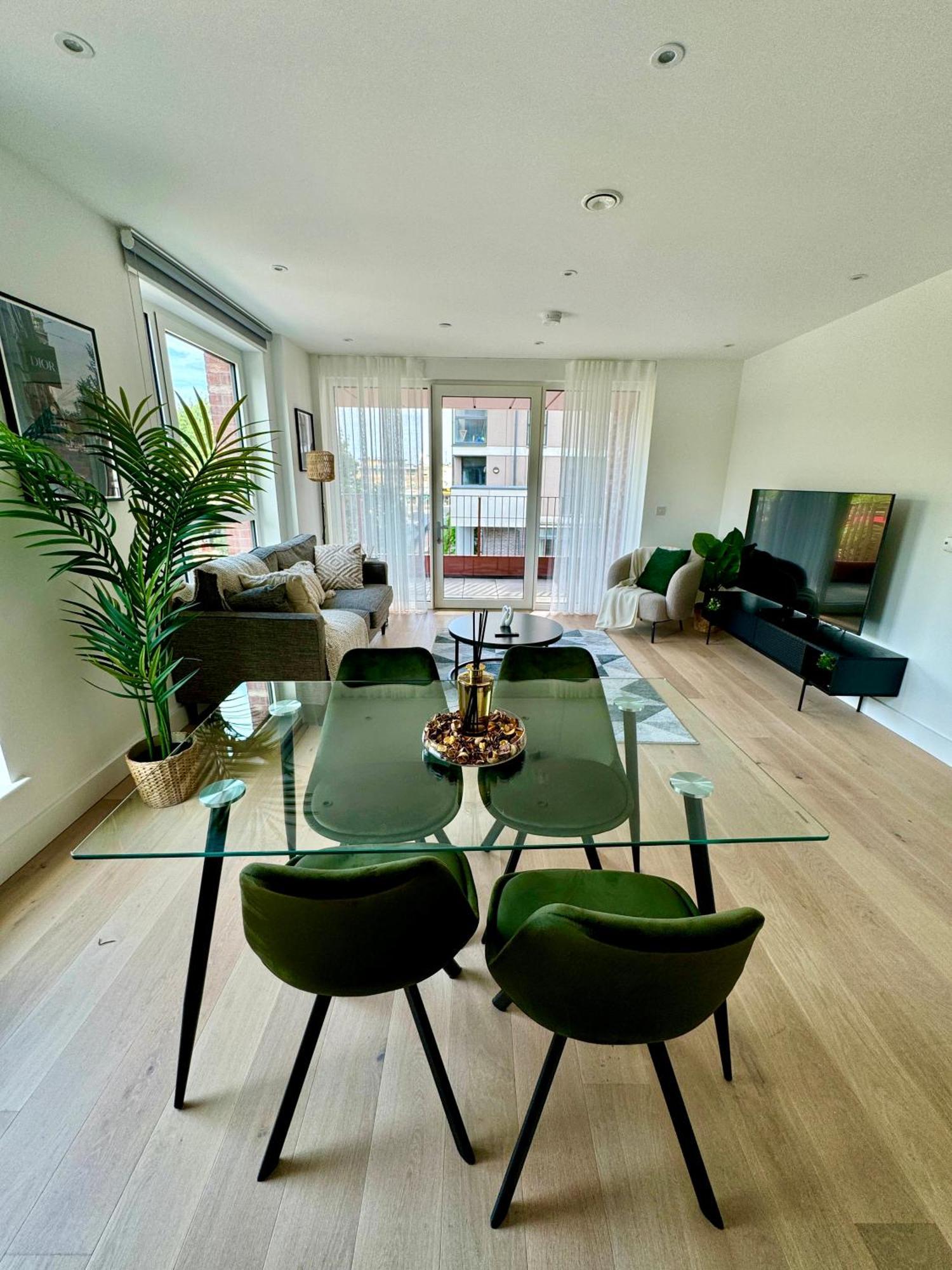 Amazing In Canary Wharf Two Bedroom Appartamento Londra