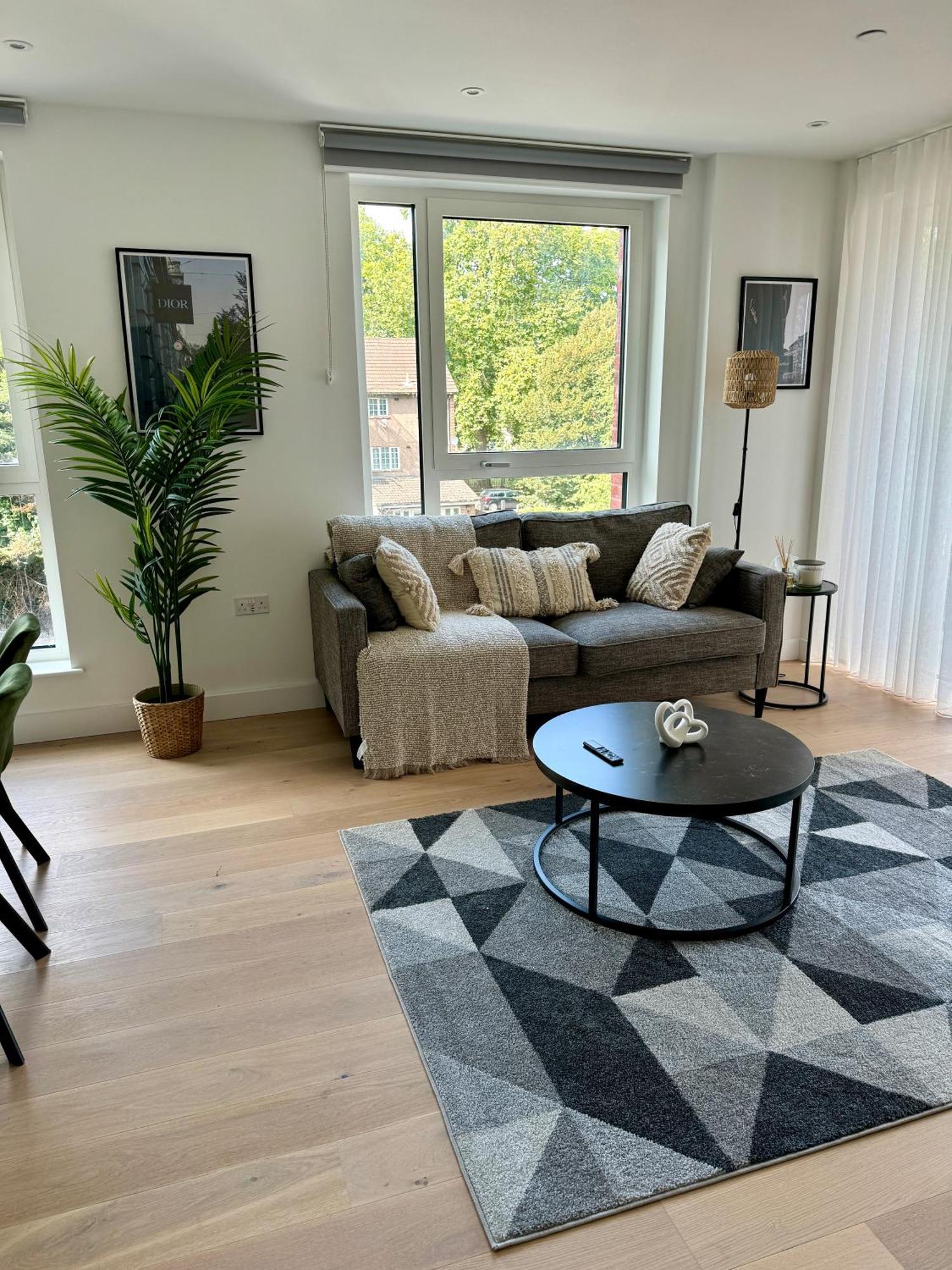 Amazing In Canary Wharf Two Bedroom Londra