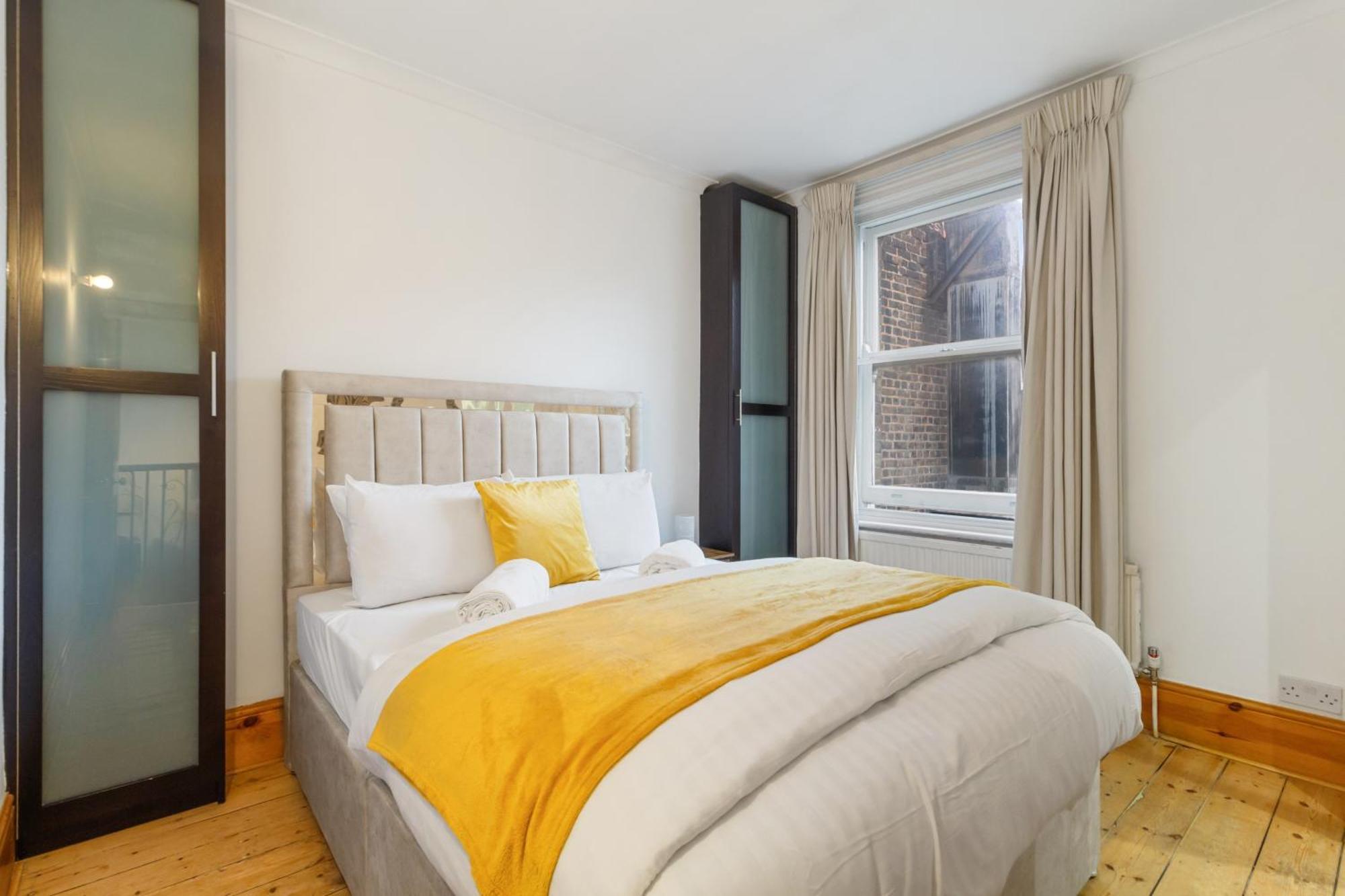 Elegant 3-bedroom In The Heart Of Piccadilly Circus No Lift- 4gl Appartamento