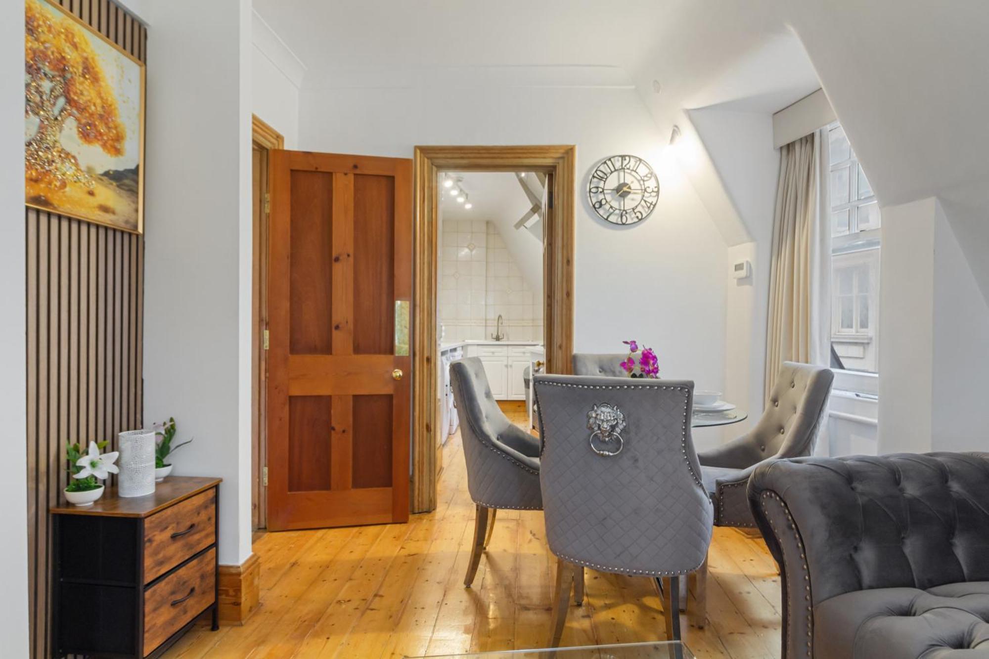 Appartamento Elegant 3-bedroom In The Heart Of Piccadilly Circus No Lift- 4gl