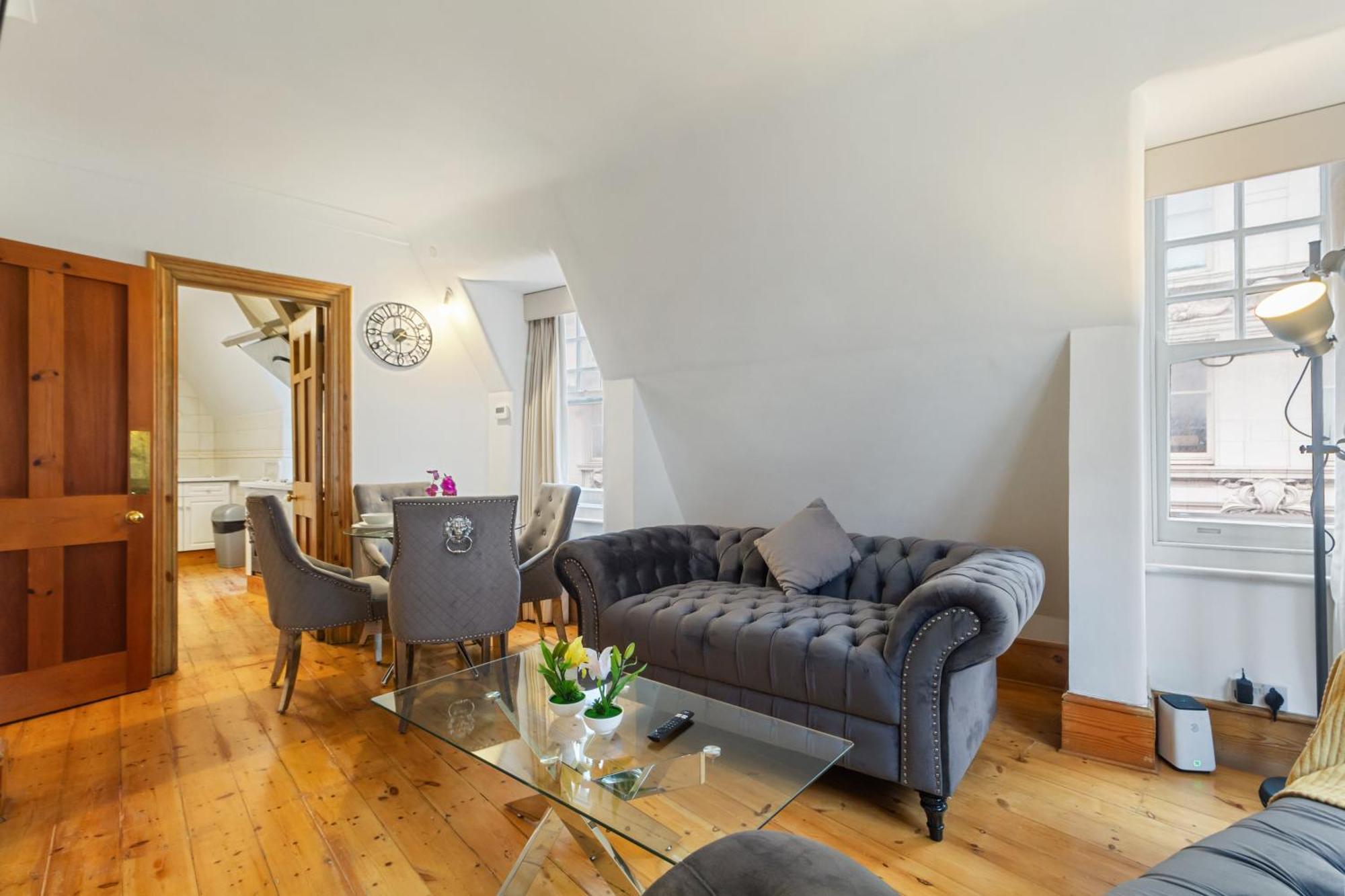 Elegant 3-bedroom In The Heart Of Piccadilly Circus No Lift- 4gl Appartamento *