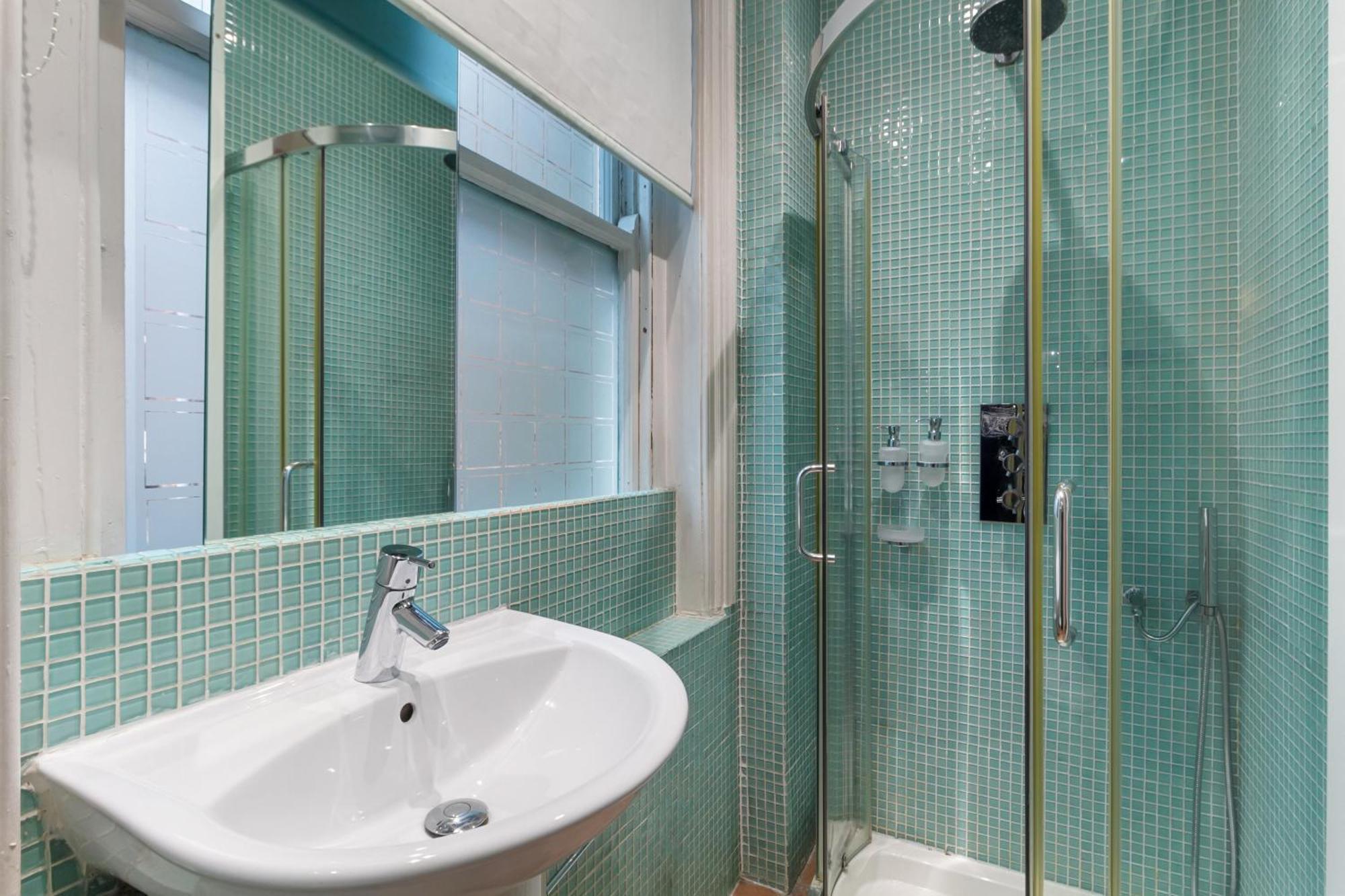 Elegant 3-bedroom In The Heart Of Piccadilly Circus No Lift- 4gl Londra