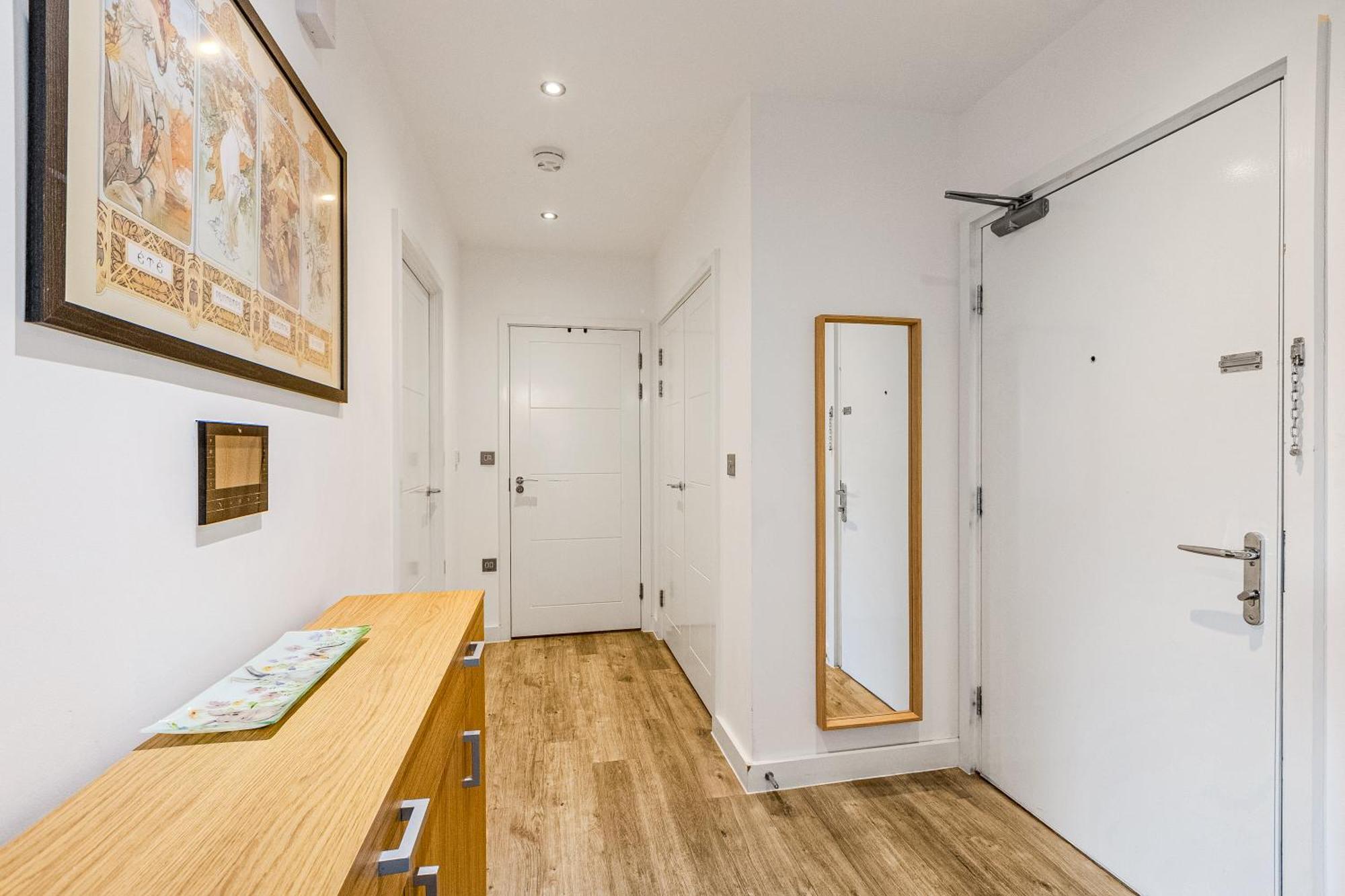 Bright 1 Bdr With Terrace & Great Travel Links Leilighet *