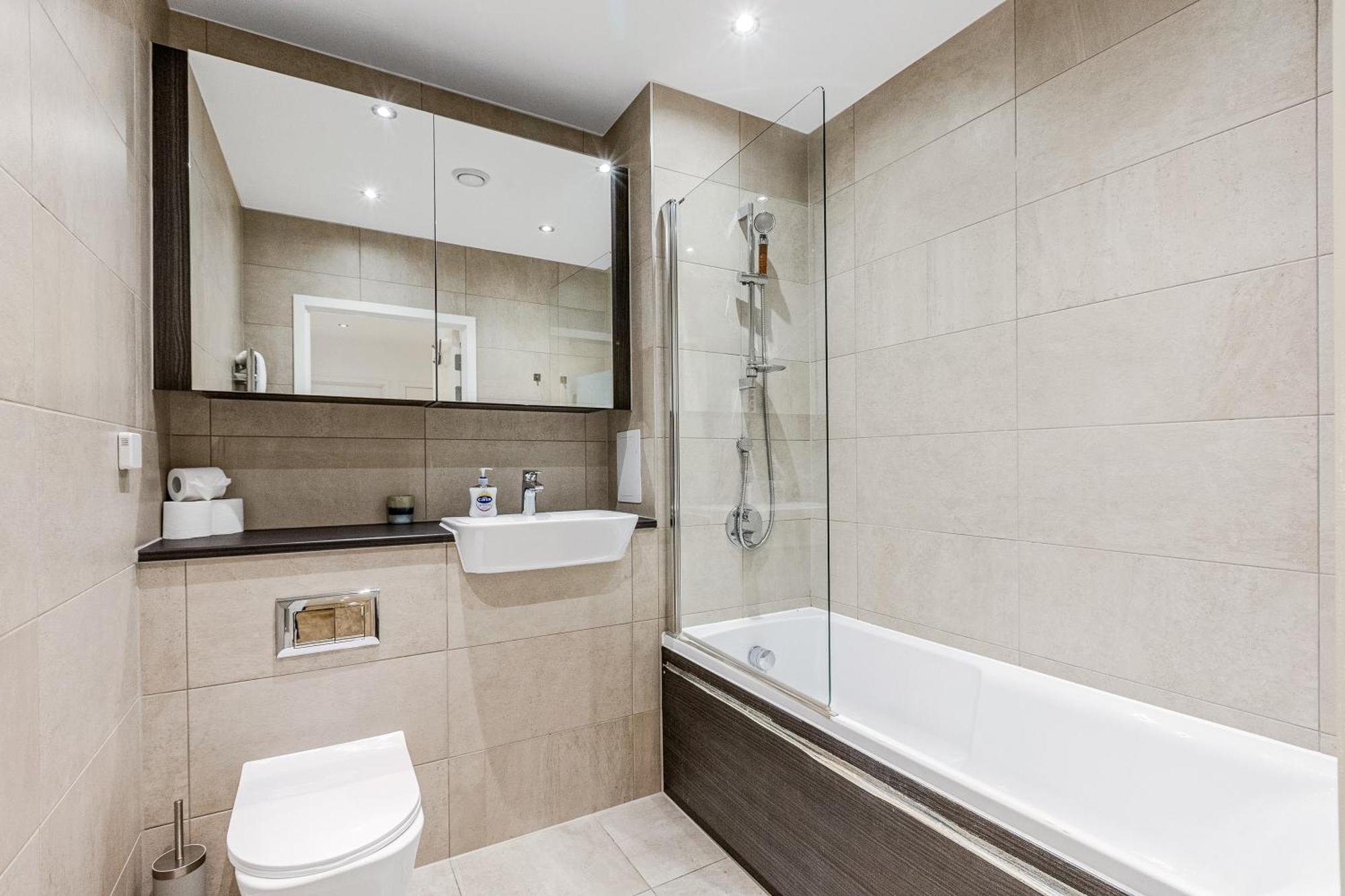 Bright 1 Bdr With Terrace & Great Travel Links Leilighet *