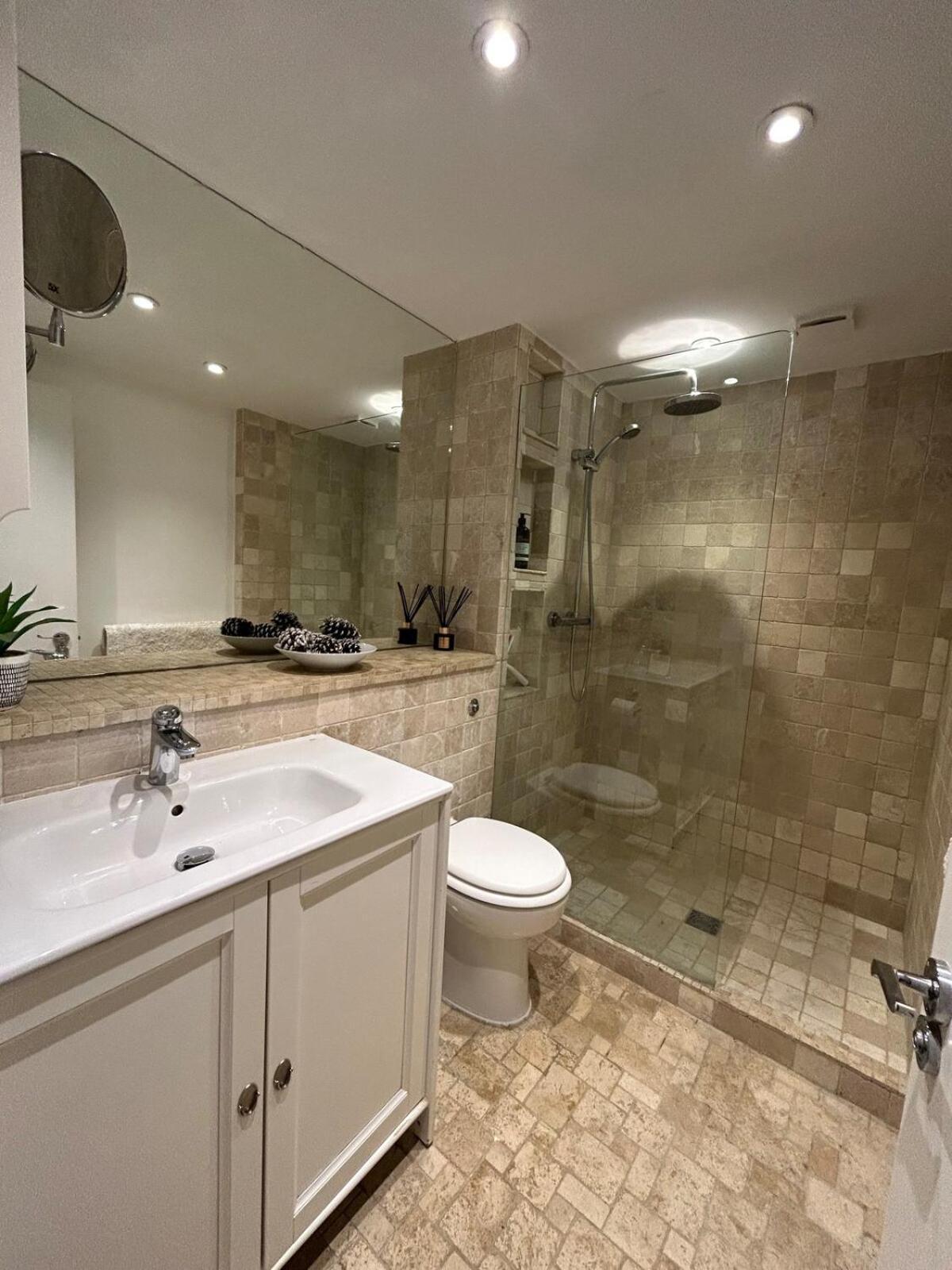 Sophisticated 2 Bed Apartment, Hyde Park Appartement *
