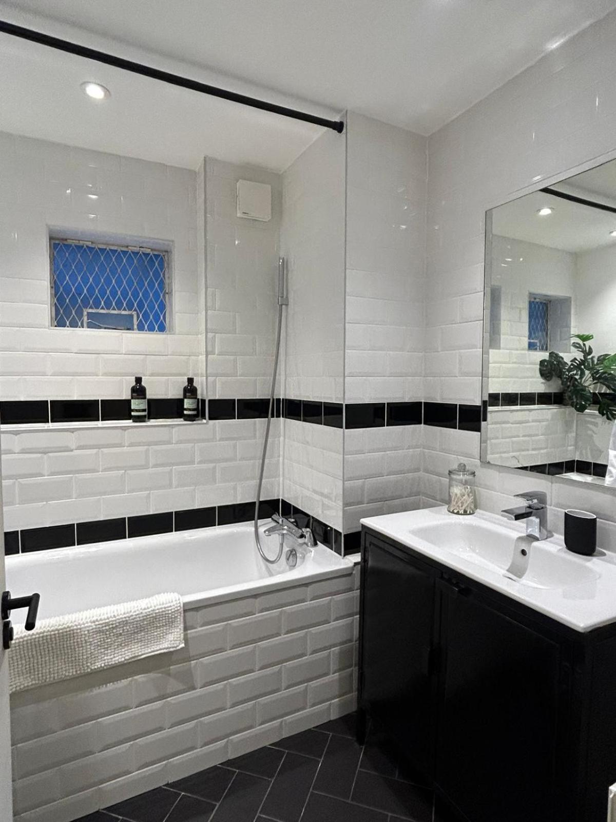 Sophisticated 2 Bed Apartment, Hyde Park * Londen