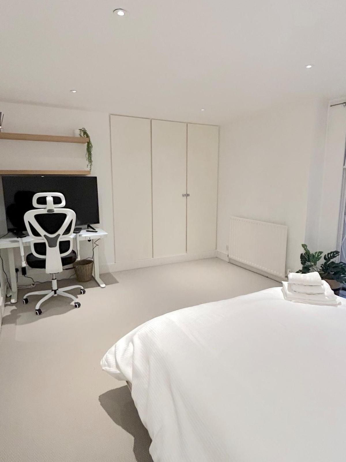 Sophisticated 2 Bed Apartment, Hyde Park * Londen